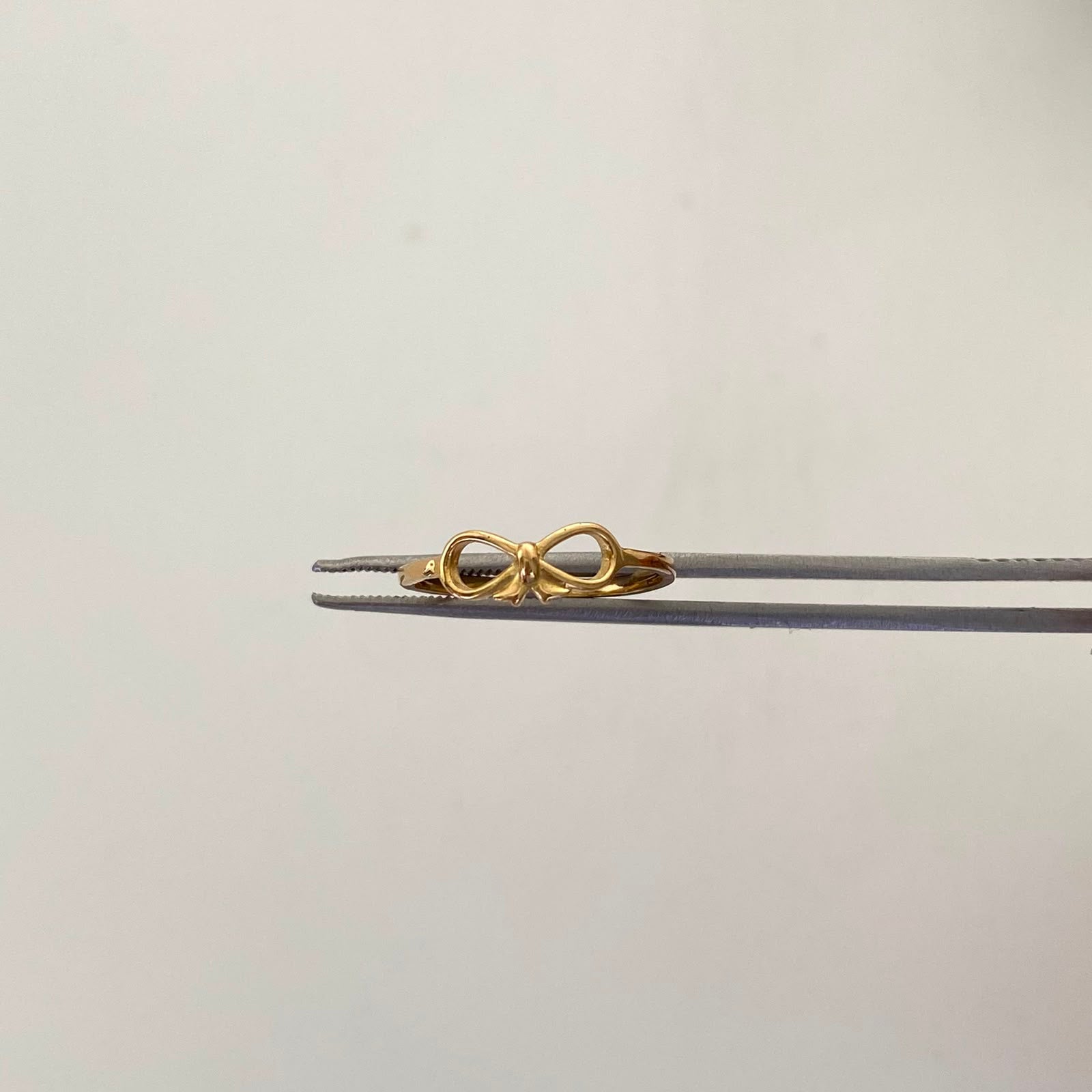 Anillo Moño Oro amarillo 18k / Talla 6 / 1,25 Gr / 1,5 mm