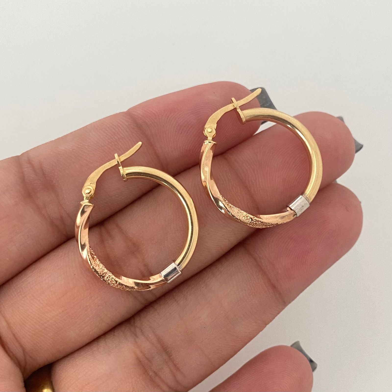 Candonga entorchada y lisa Tres oros 18k 2,3 Gr / 3,6 Cm