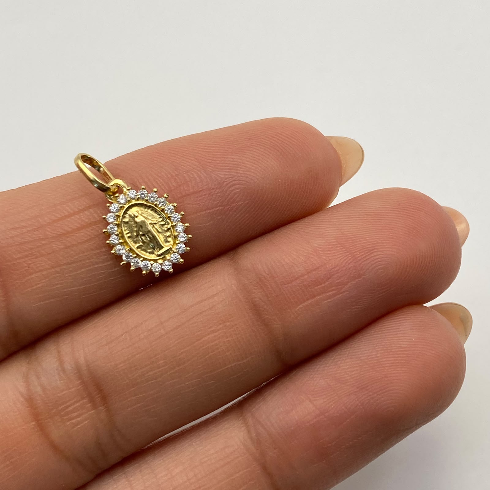 Dije Virgen milagrosa Castting blanco Oro amarillo 18k 0,85 Gr / 9,2 mm / 1,6 Cm