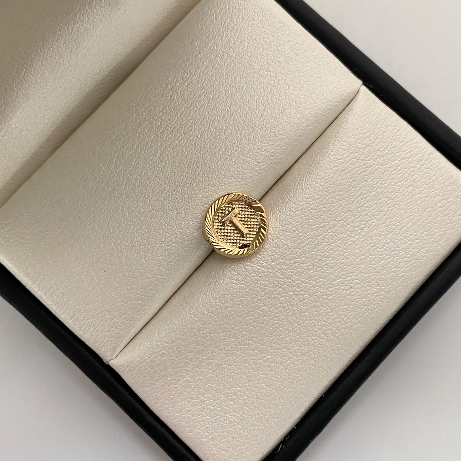 Herraje Letra T Diamantado Oro amarillo 18k 0,55 Gr / 1,1 Cm