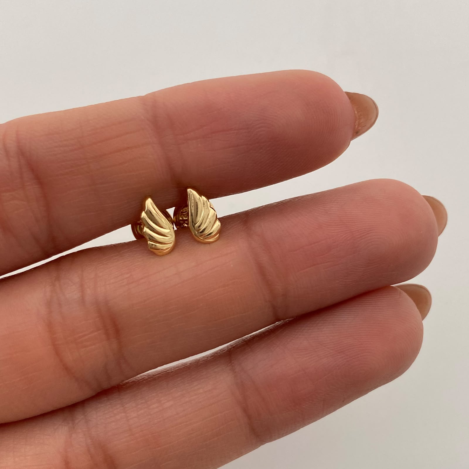 Topos Alas  Oro amarillo 18k 0,6 Gr / 4 mm