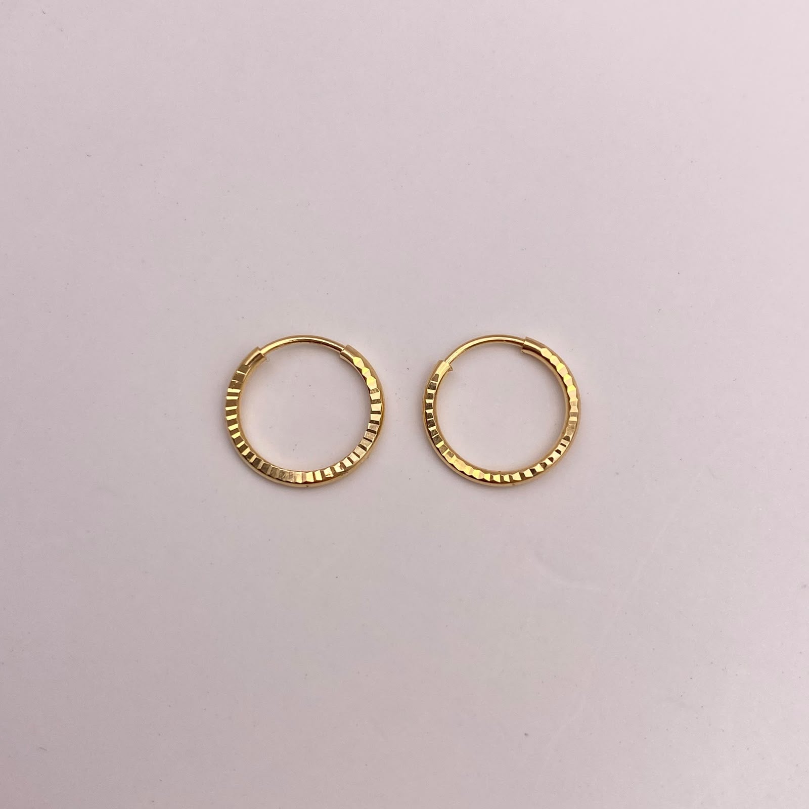 Candonga imperdible diamantadas Oro amarillo 18k 0,52 Gr / 1 Cm