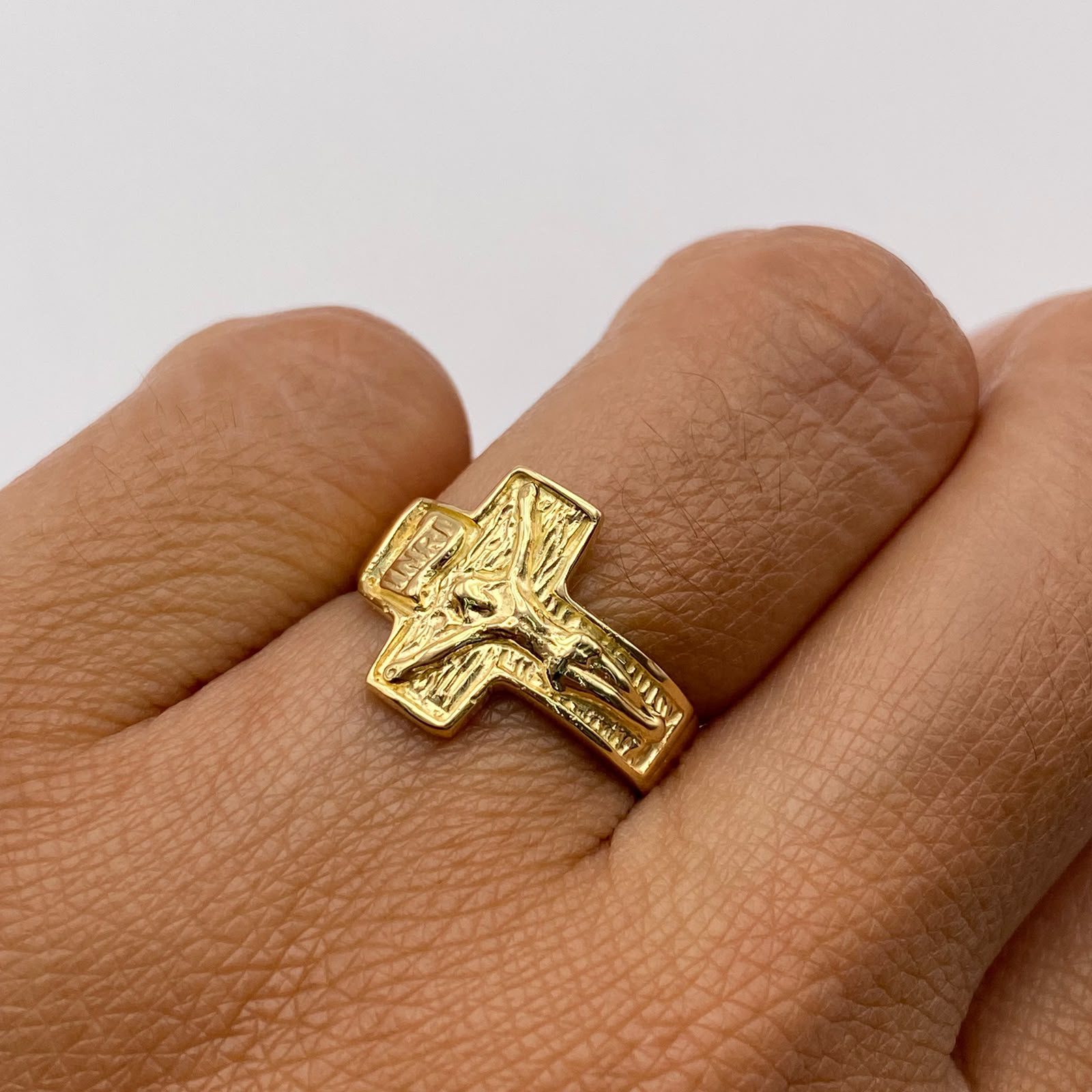 Anillo Cruz Cristo Oro amarillo 18k / Talla 5 / 2,65 Gr / 4,2 mm