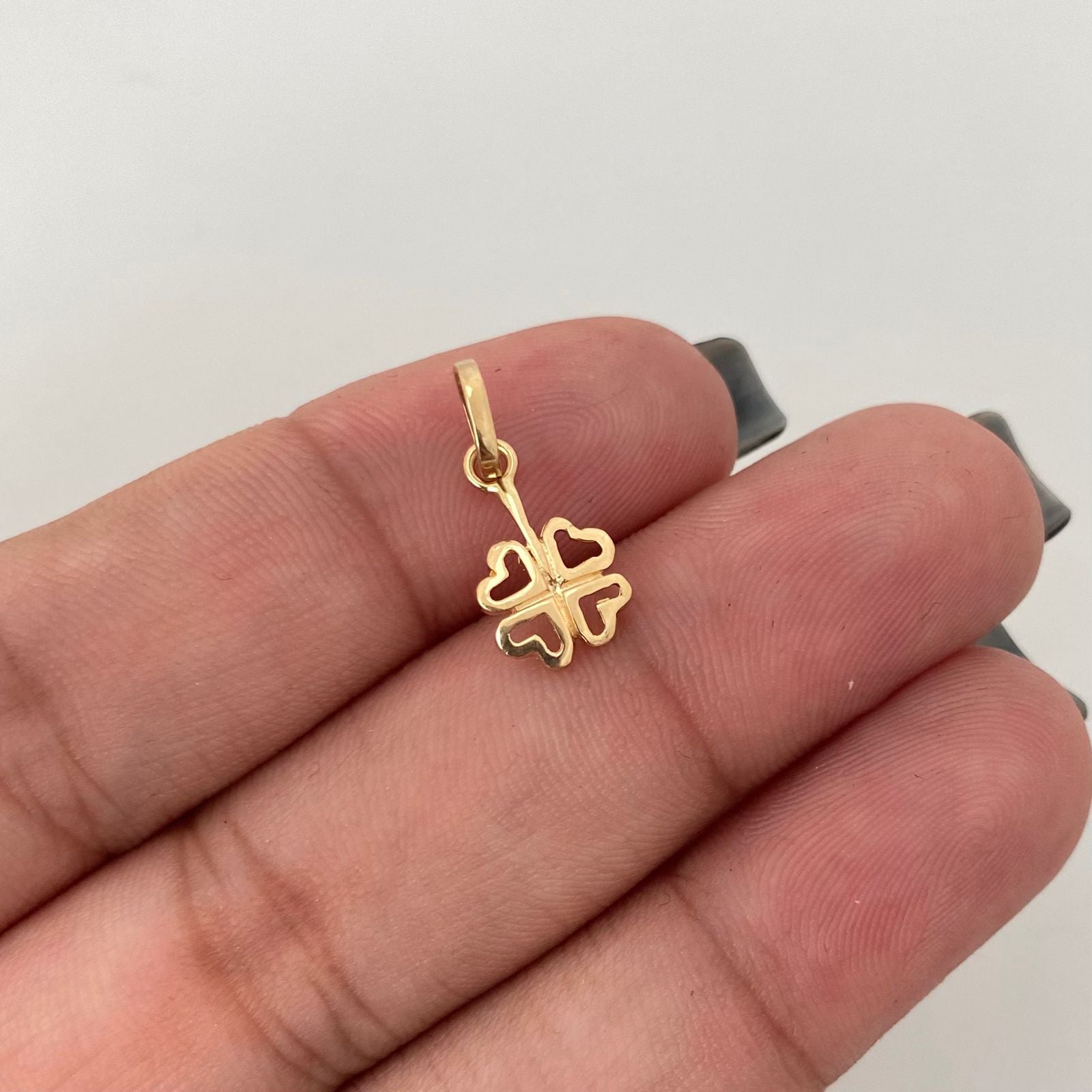 Dije trebol liso Oro amarillo 18k 0,6 Gr / 1,7 Cm