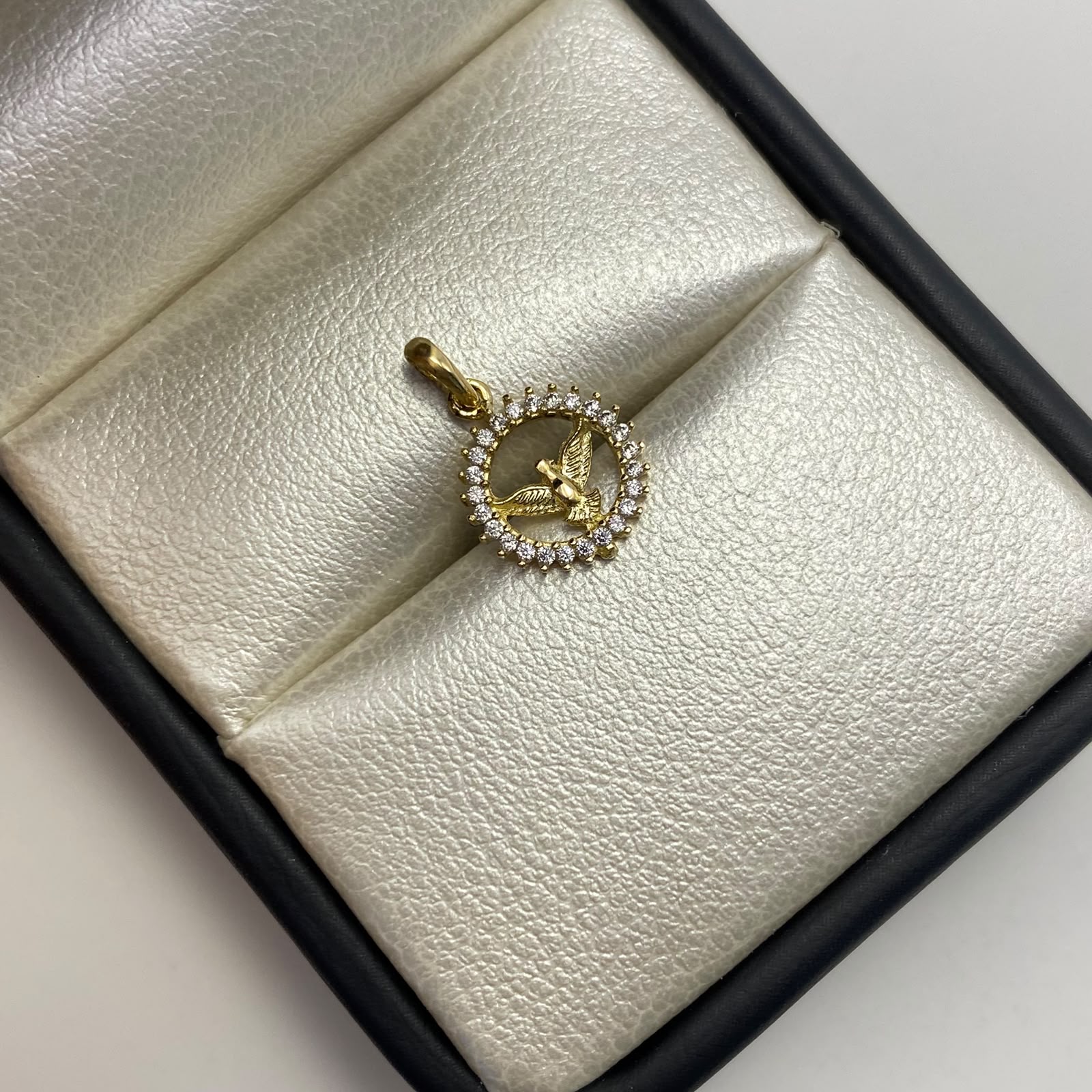 Dije Espiritu santo circones blancos Oro amarillo 18k 0,8 Gr / 9,9 mm / 1,6 Cm