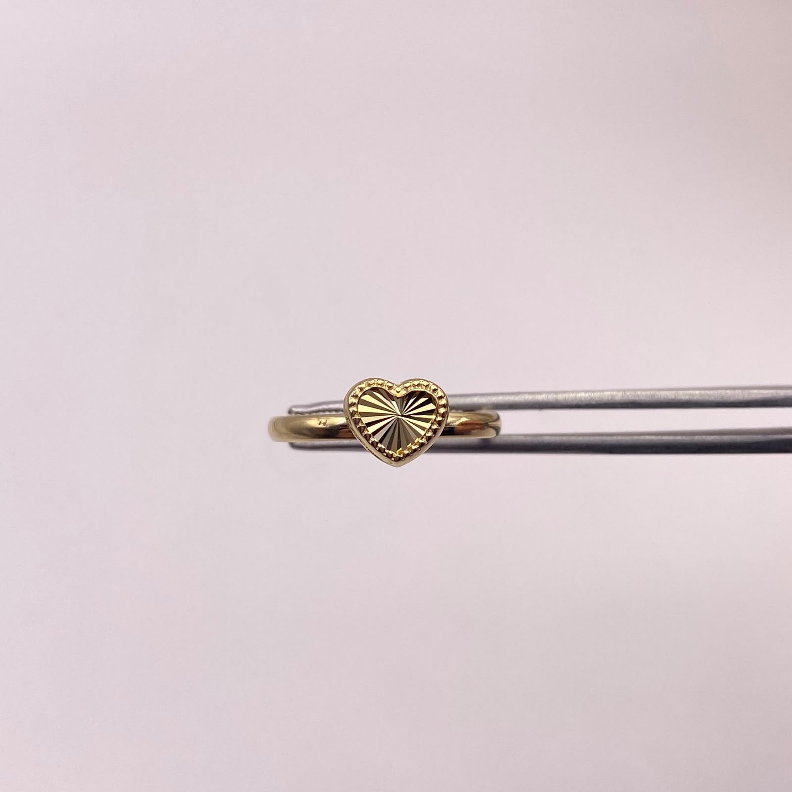 Anillo corazón diamantado Oro amarillo 18k / Talla 8 / 0,92 Gr / 2,15 mm
