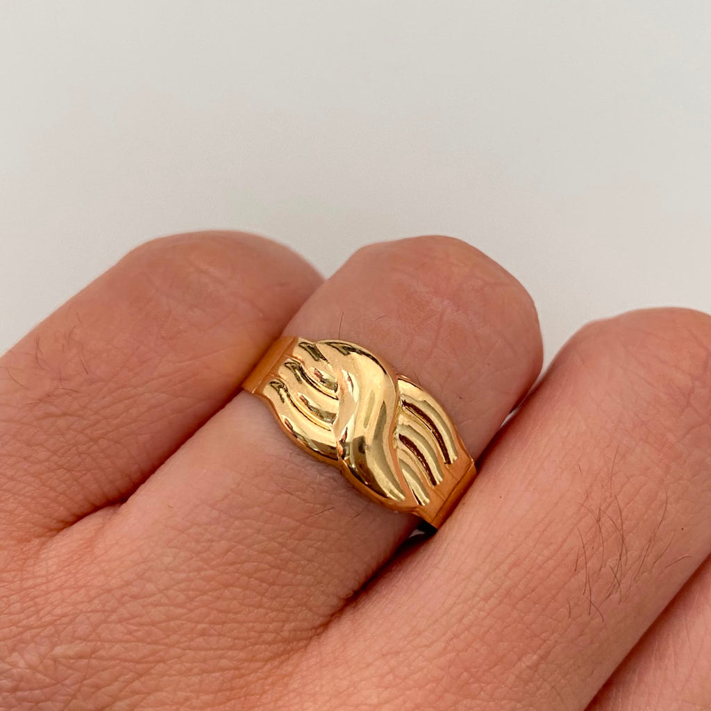 Anillo Olas Oro amarillo 18k / Talla 8 1/2 / 1,95 Gr / 5 mm