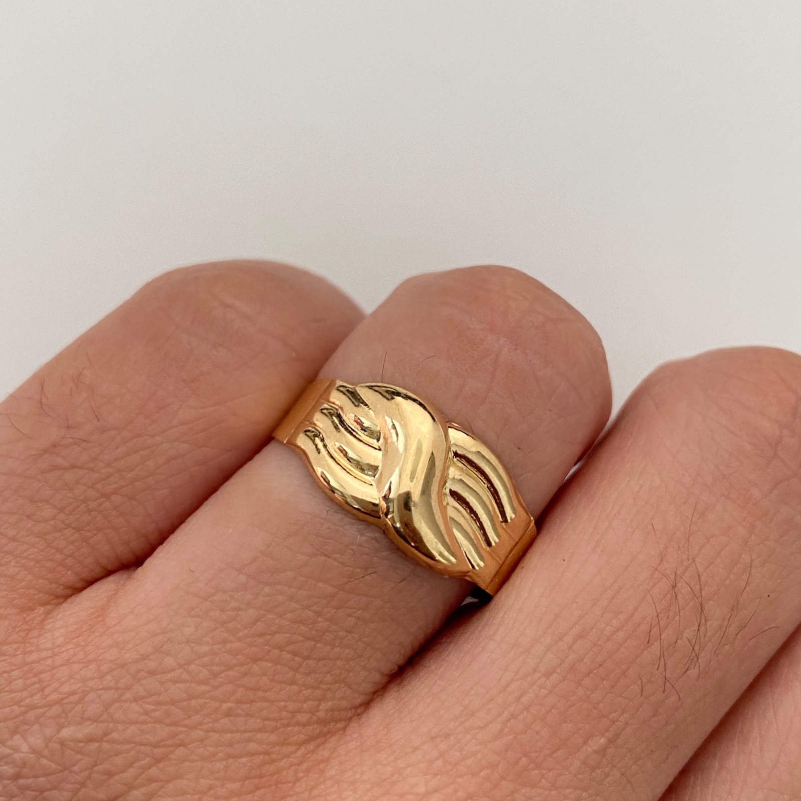 Anillo Ola  Oro amarillo 18k / Talla 7 / 1,9 Gr / 5 mm