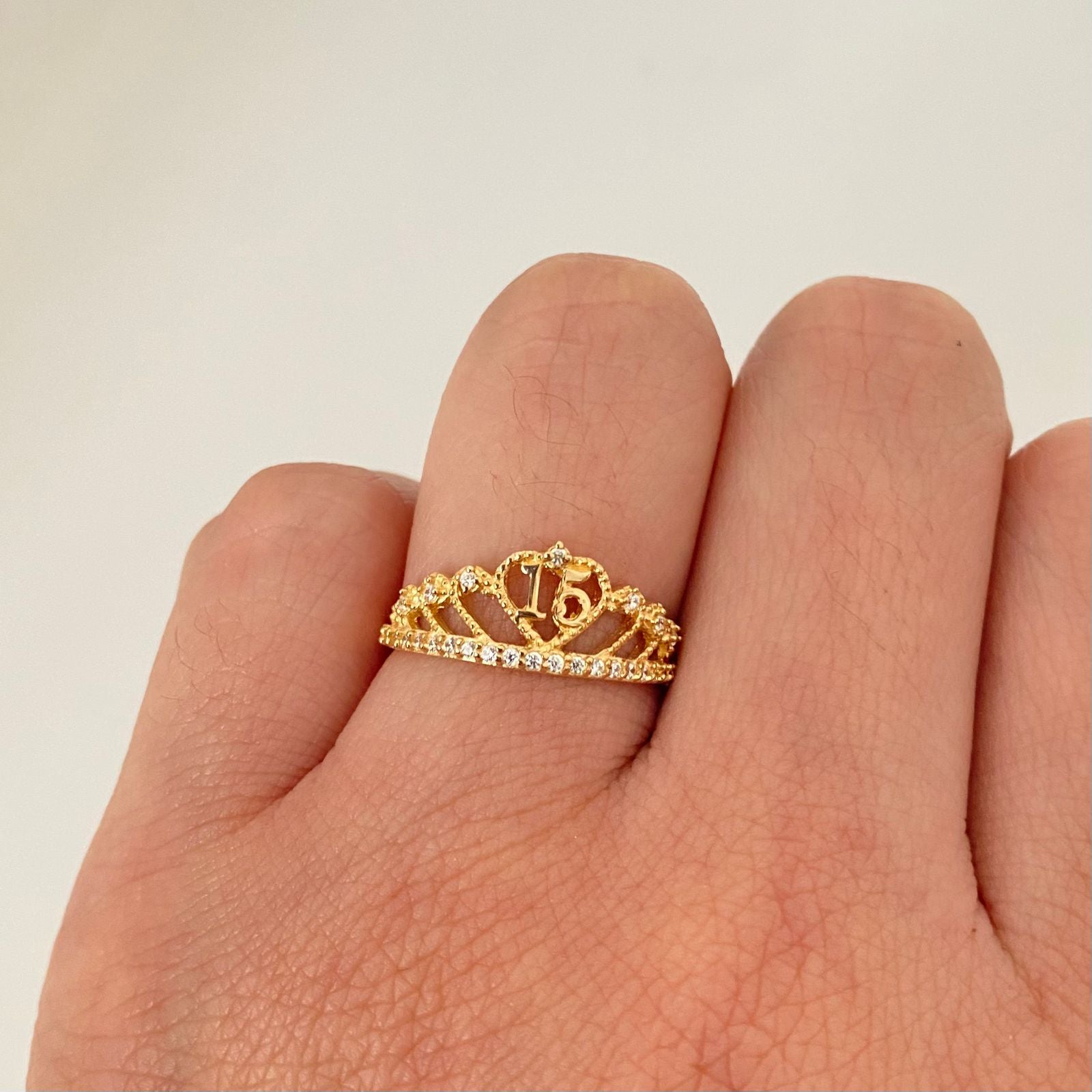 Anillo 15´s tiara casting Oro amarillo 18k / Talla 6 1/4 / 2,1 Gr