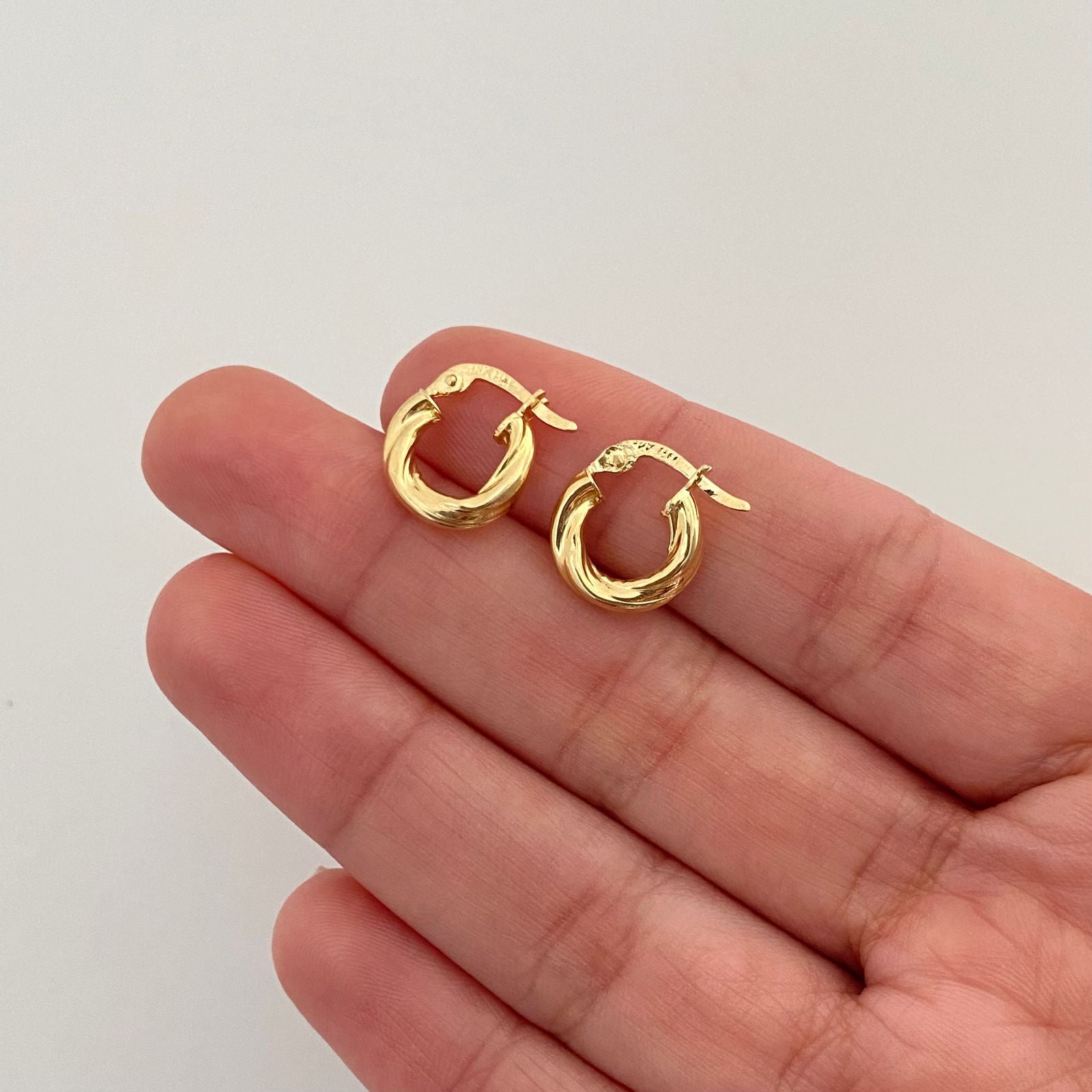 Candonga entorchada mini Oro amarillo 18k 1,2 Gr / 1,3 Cm