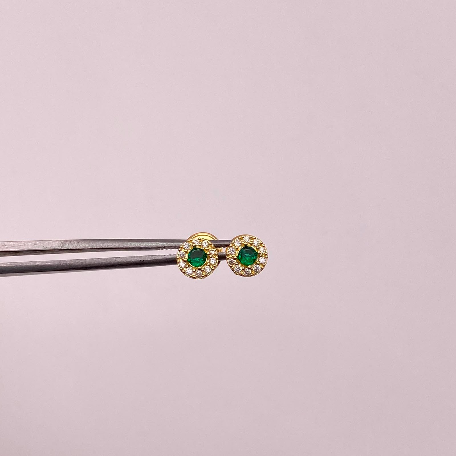 Topos Circulo rededor blanco y centro verde Oro amarillo 18k 0,75 Gr / 5,4 mm