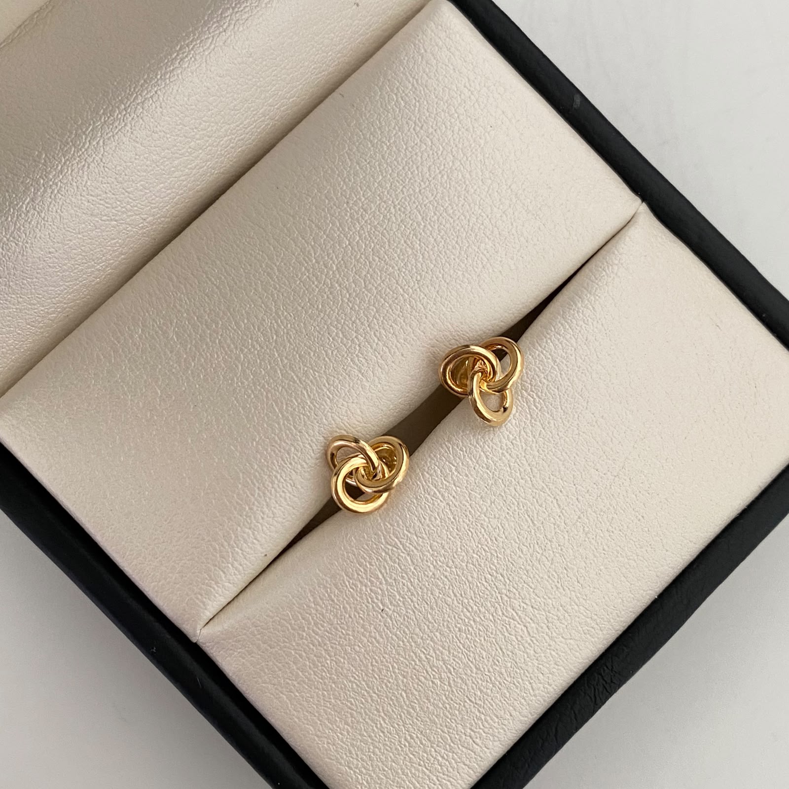 Topos Nudo Oro amarillo 18k 0,65 Gr / 8,3 mm