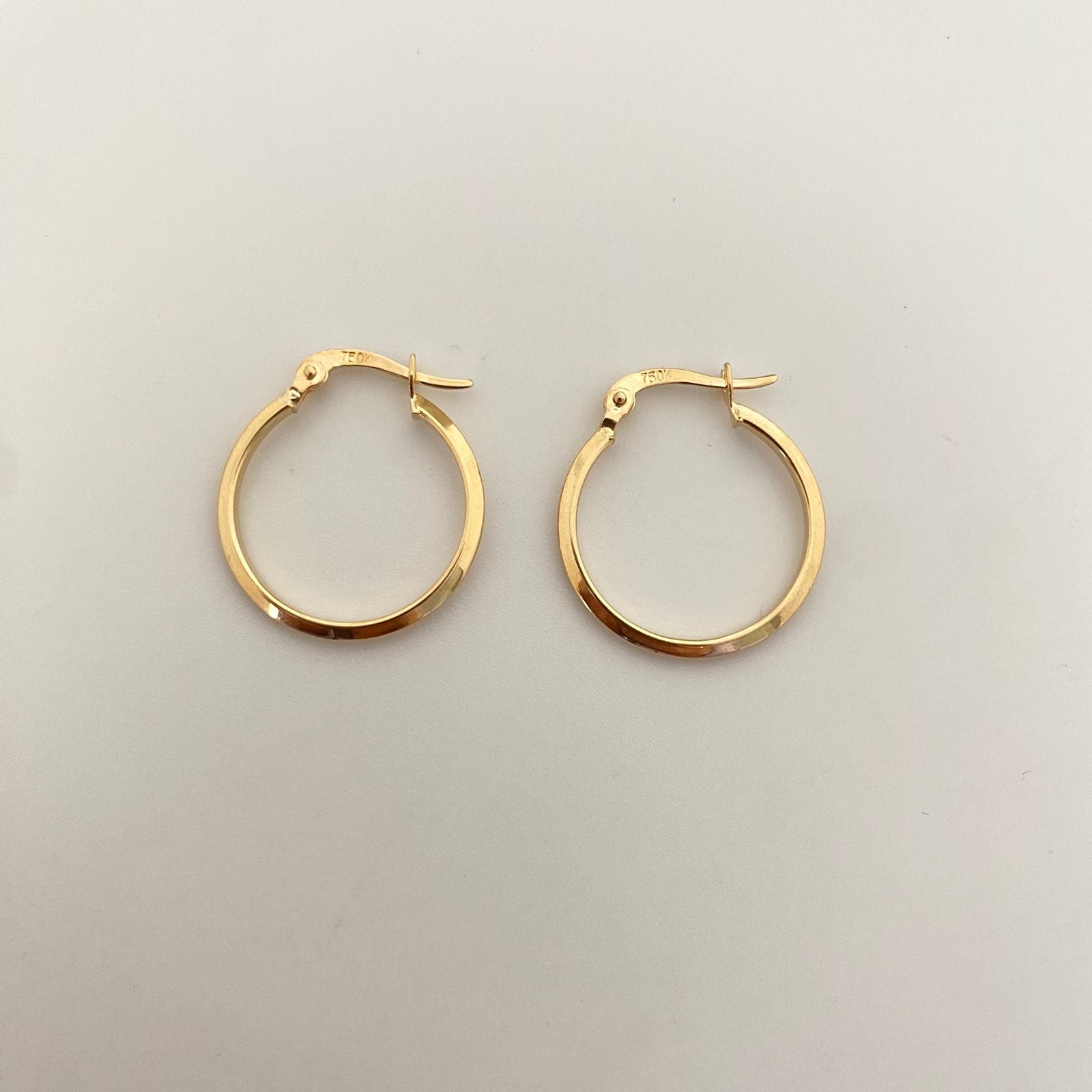 Candonga delgada biselada Oro amarillo 18k 1,05 Gr / 2,3 Cm