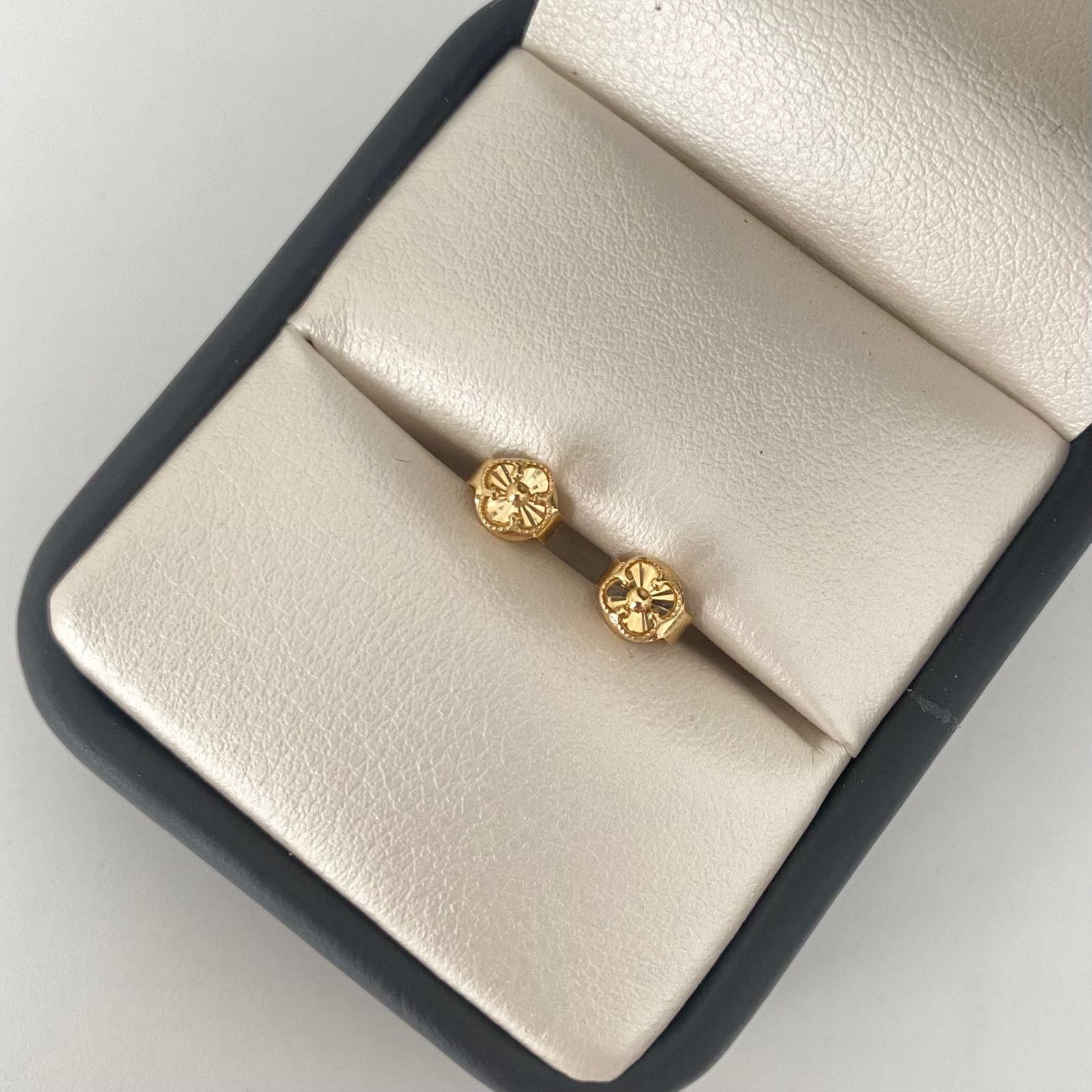 Topos It mini trebol diamantado Oro amarillo 18k +4 / 1,0 Gr / 4,2 mm