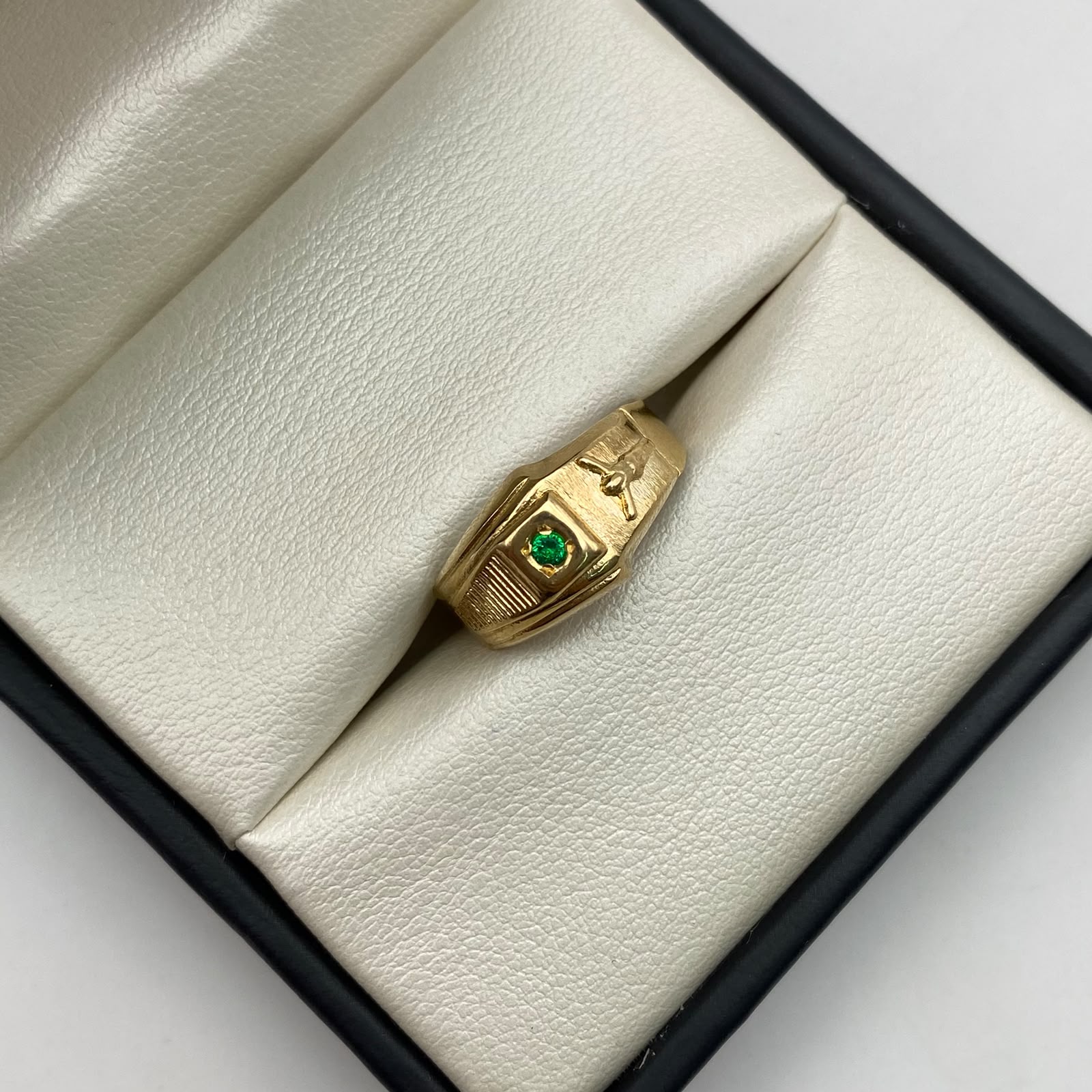 Anillo cristo circon verde Oro amarillo / Talla 8 1/2 / 2,2 Gr