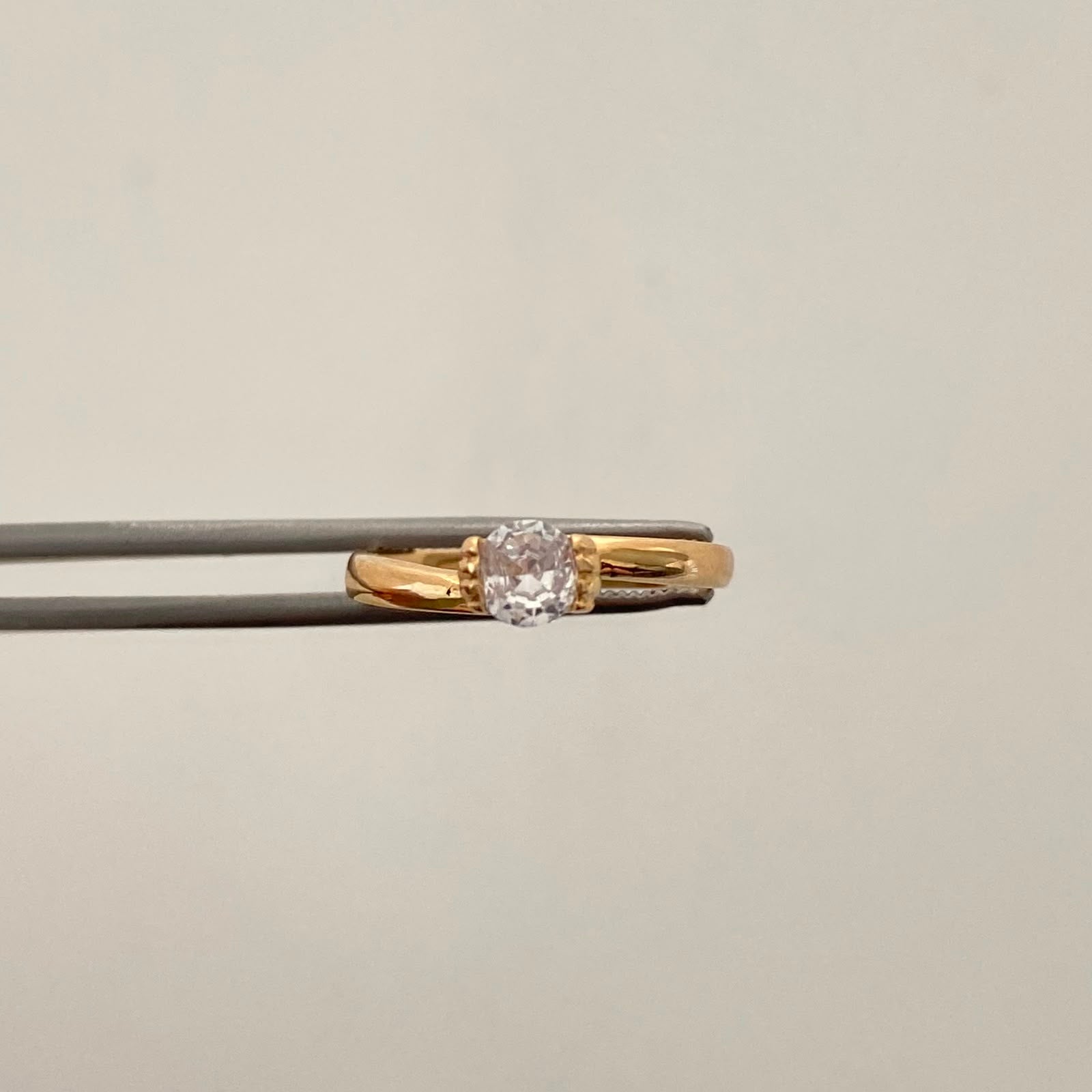 Anillo Solitario Oro amarillo 18k / Talla 6 / 1,55 Gr / 2 mm
