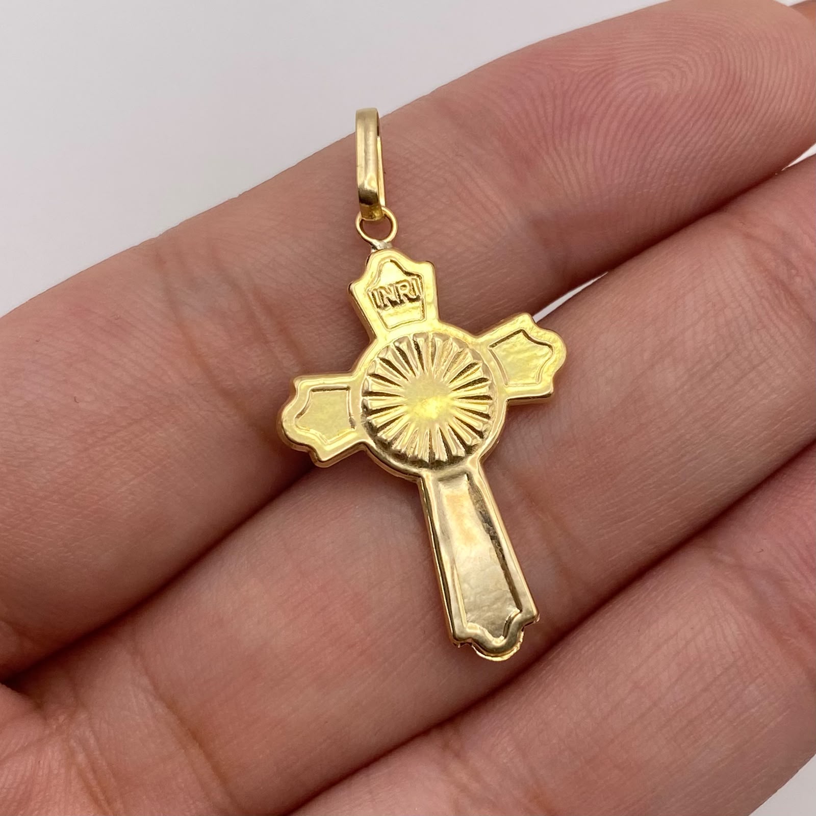 Dije cruz centro diamantado Oro amarillo 18k 1,30 Gr / 18,1 mm / 3 Cm
