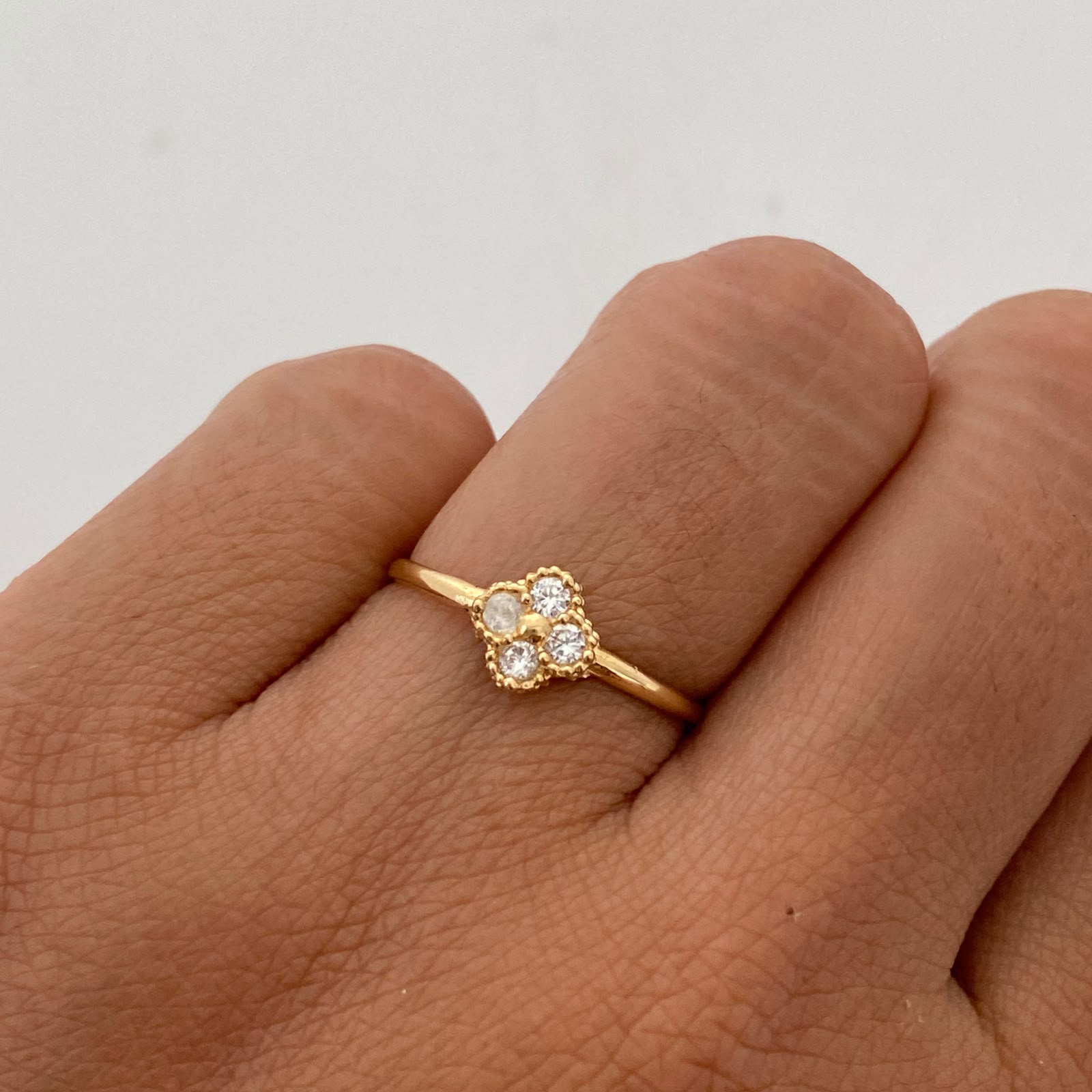 Anillo Trebol Blanco Oro amarillo 18k / Talla 6 / 1,1 Gr / 1,3 mm