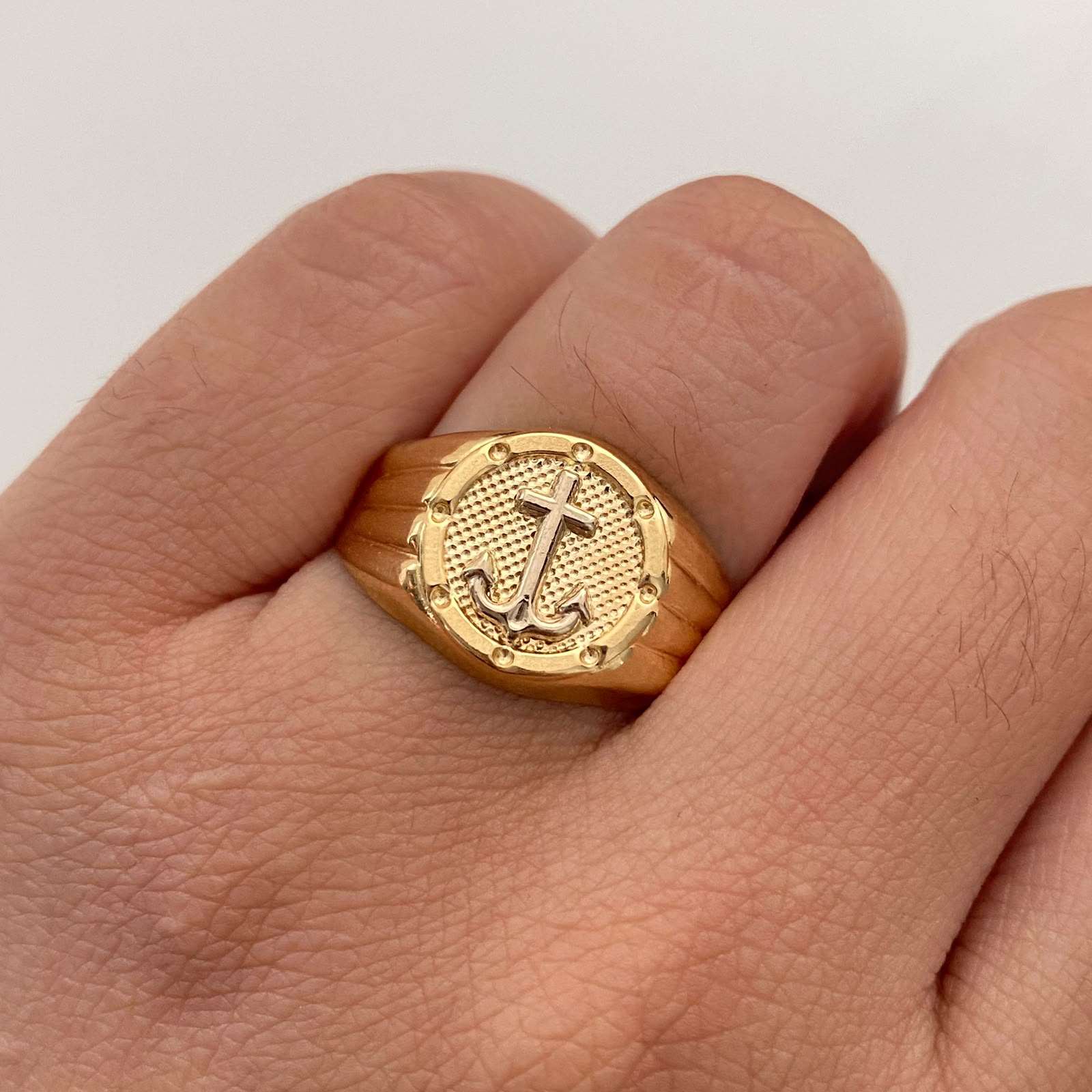 Anillo Ancla Oro amarillo y Oro blanco 18k / Talla 11 1/4 / 3,05 Gr / 4,3 mm