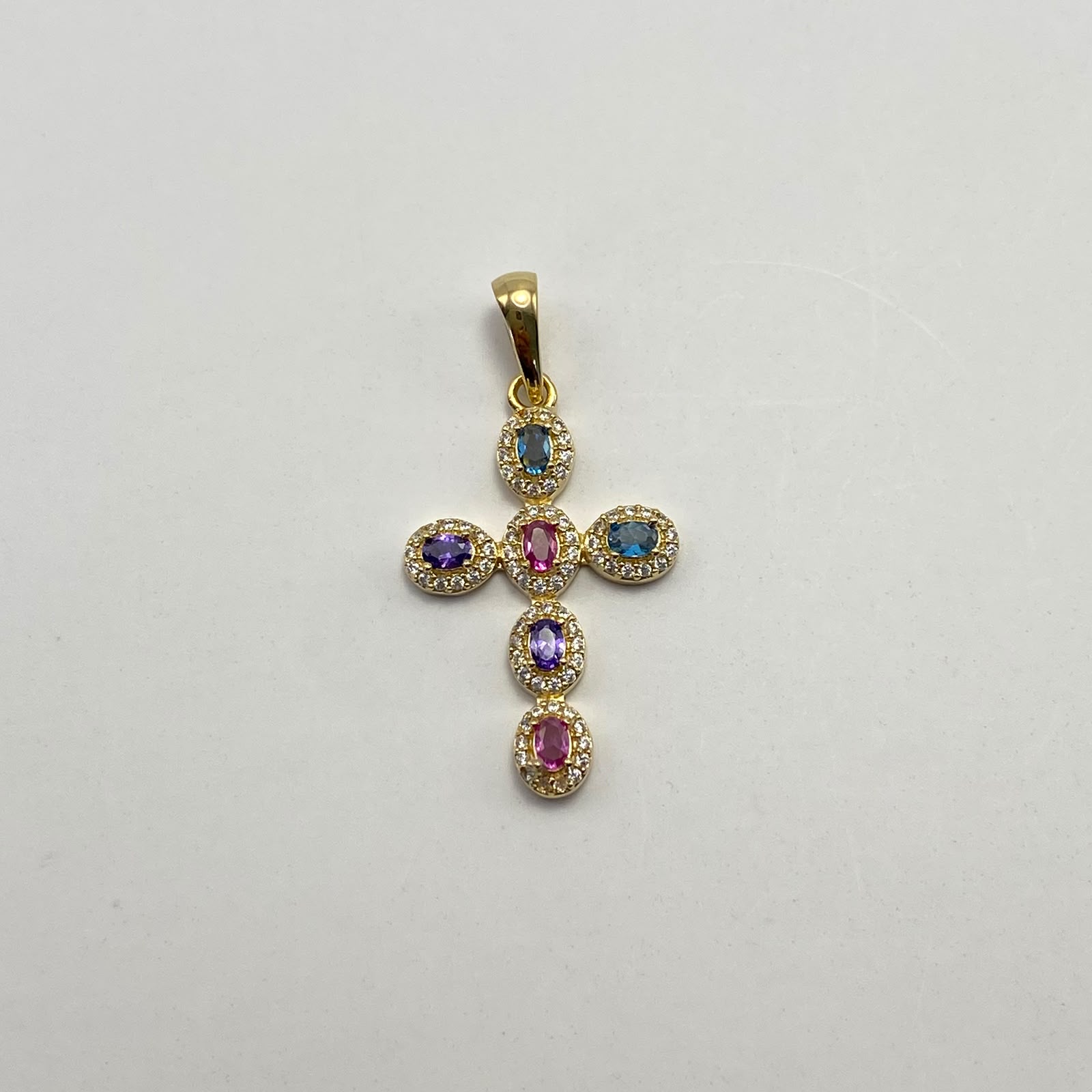 Dije Cruz circones multicolor y blancos Oro amarillo 18k 1,95 Gr / 16,4 mm / 3,1 Cm