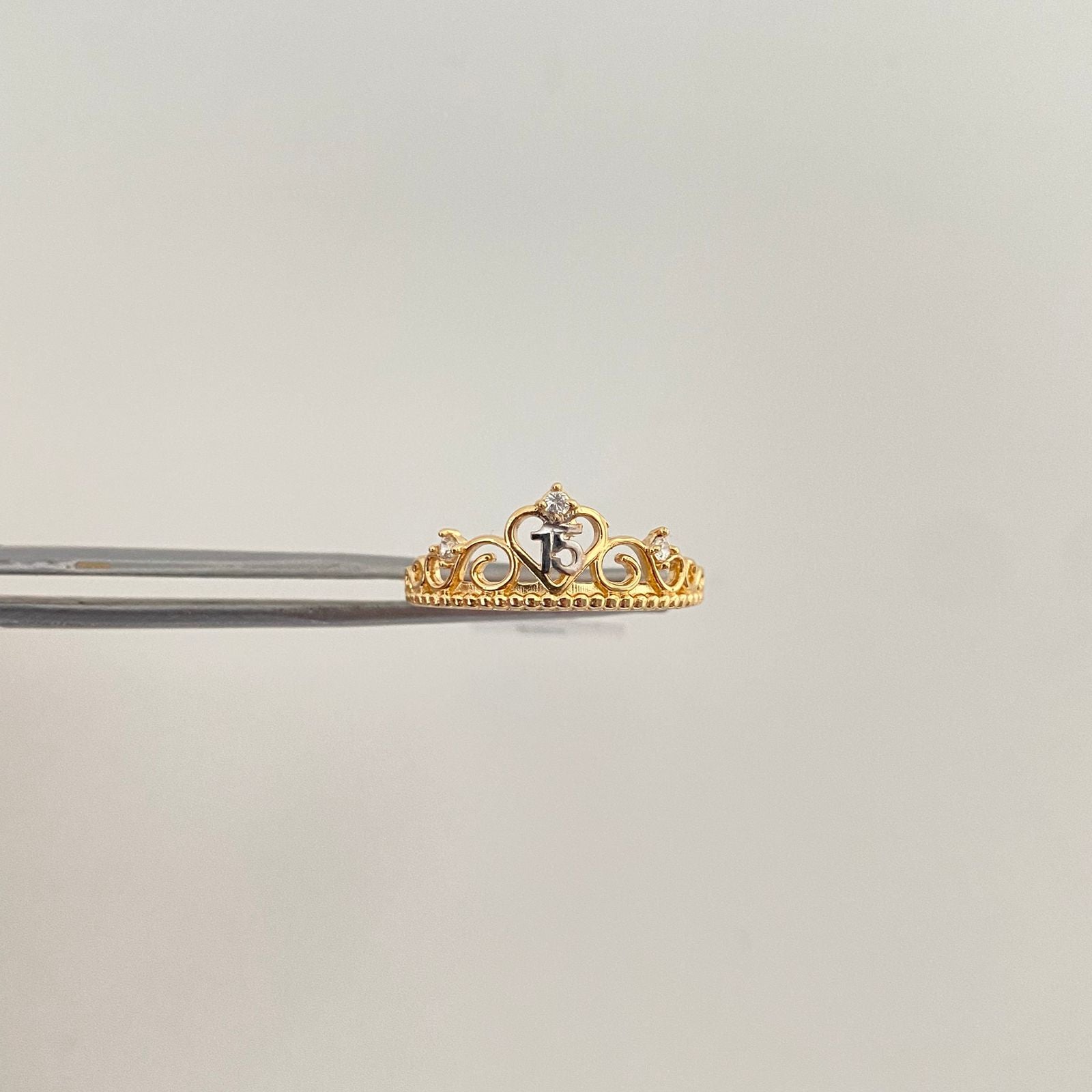 Anillo tiara 15´s corazon centro Oro amarillo y Oro blanco 18k / Talla 7 / 1,7 Gr