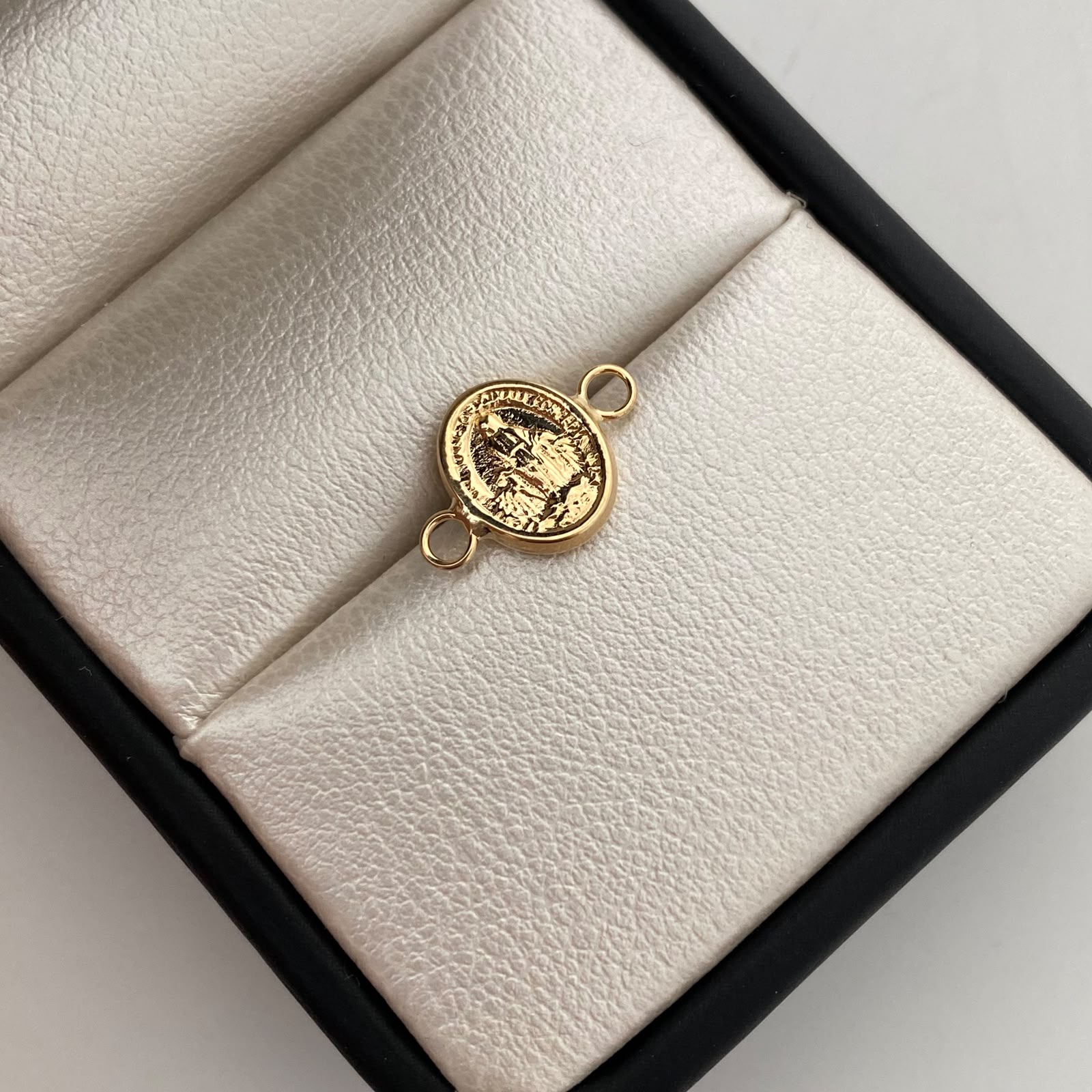 Herraje Virgen Milagrosa Oro amarillo 18k 0,45 Gr / 1,5 Cm