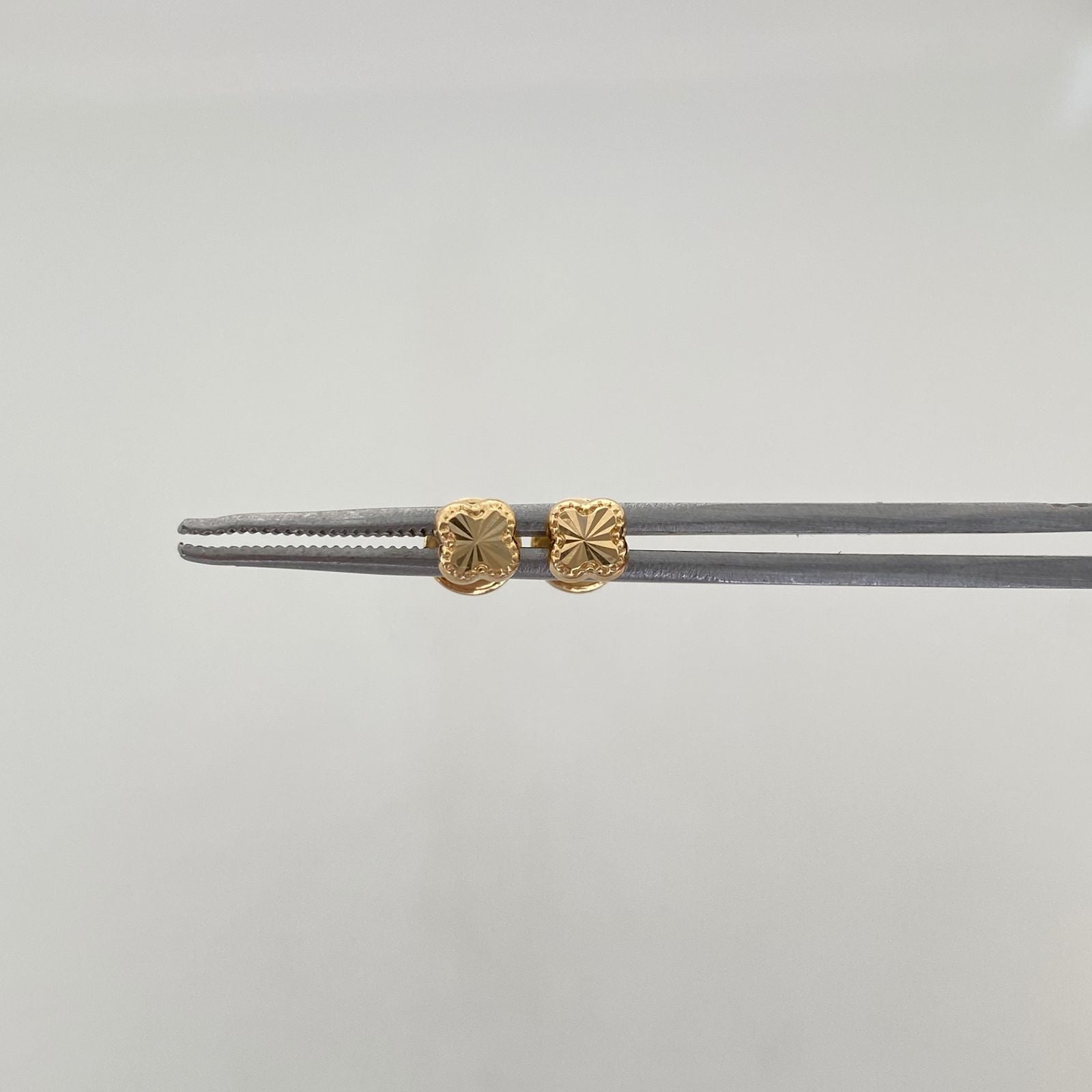 Topos Trebol Diamantado Oro amarillo 18k 0,5 Gr / 4,5 mm