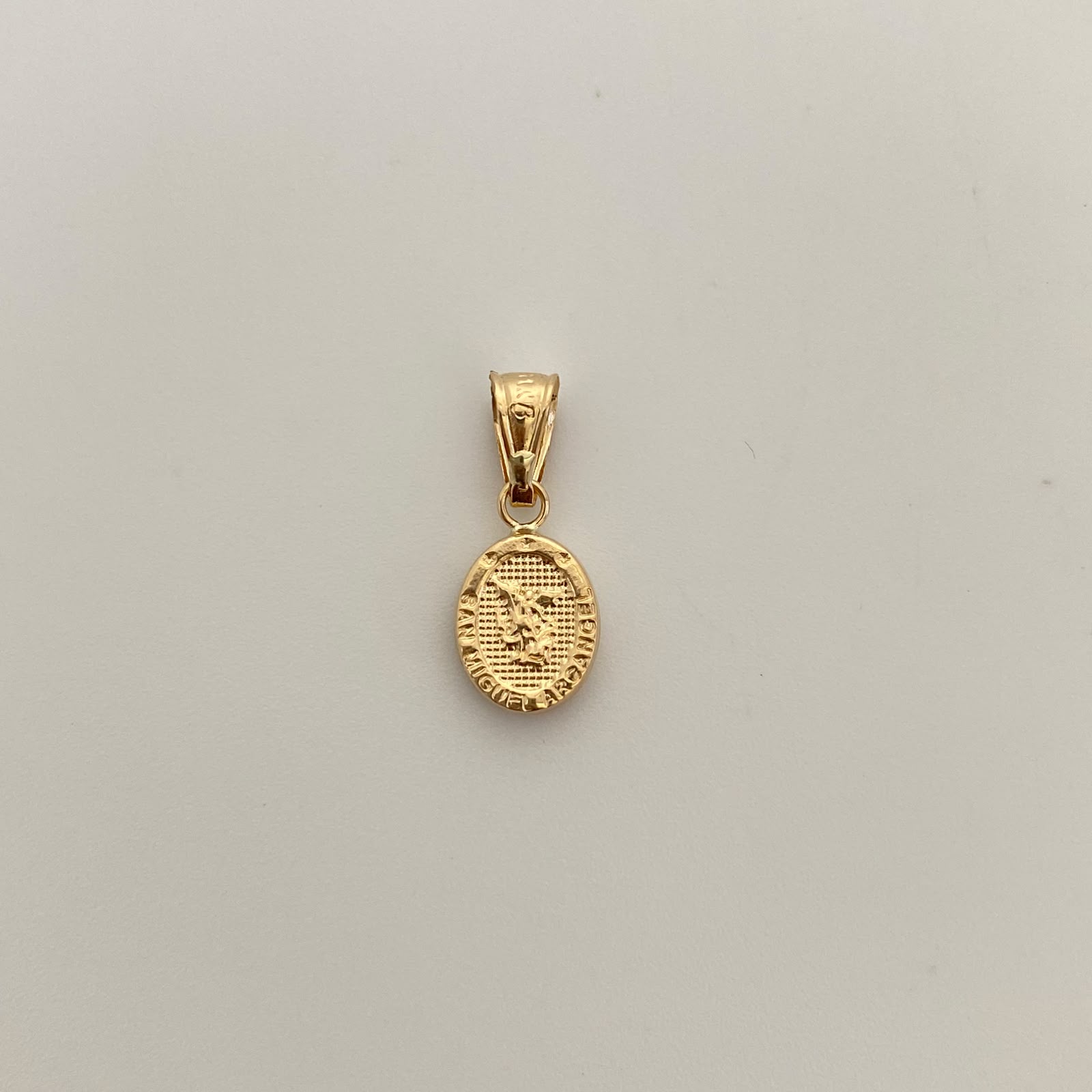 Dije San Miguel Arcangel Oro amarillo 18k 0,55 Gr / 8,4 mm / 1,9 Cm