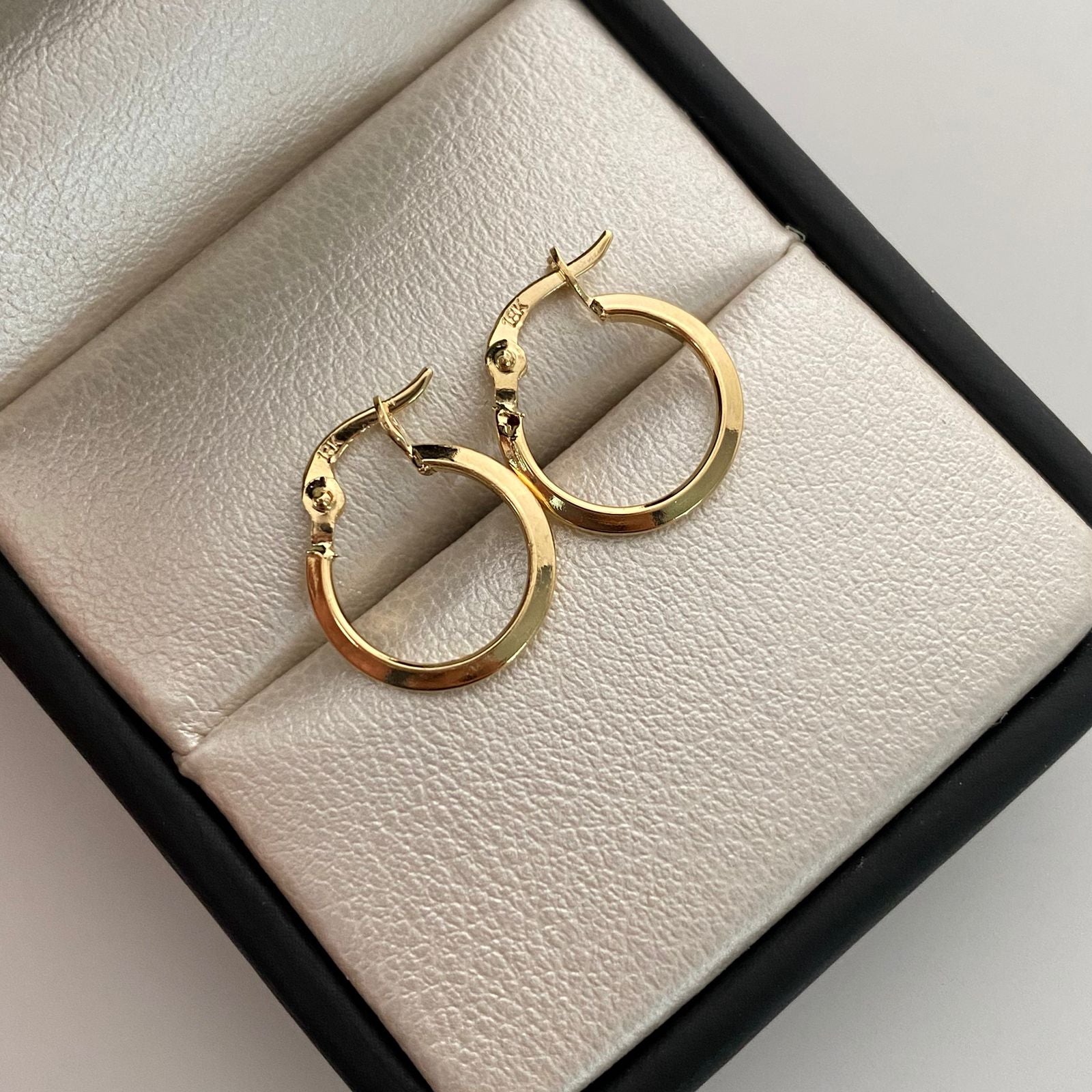 Candonga biselada lisa Oro amarillo 18k 0,80 Gr / 1,5 Cm