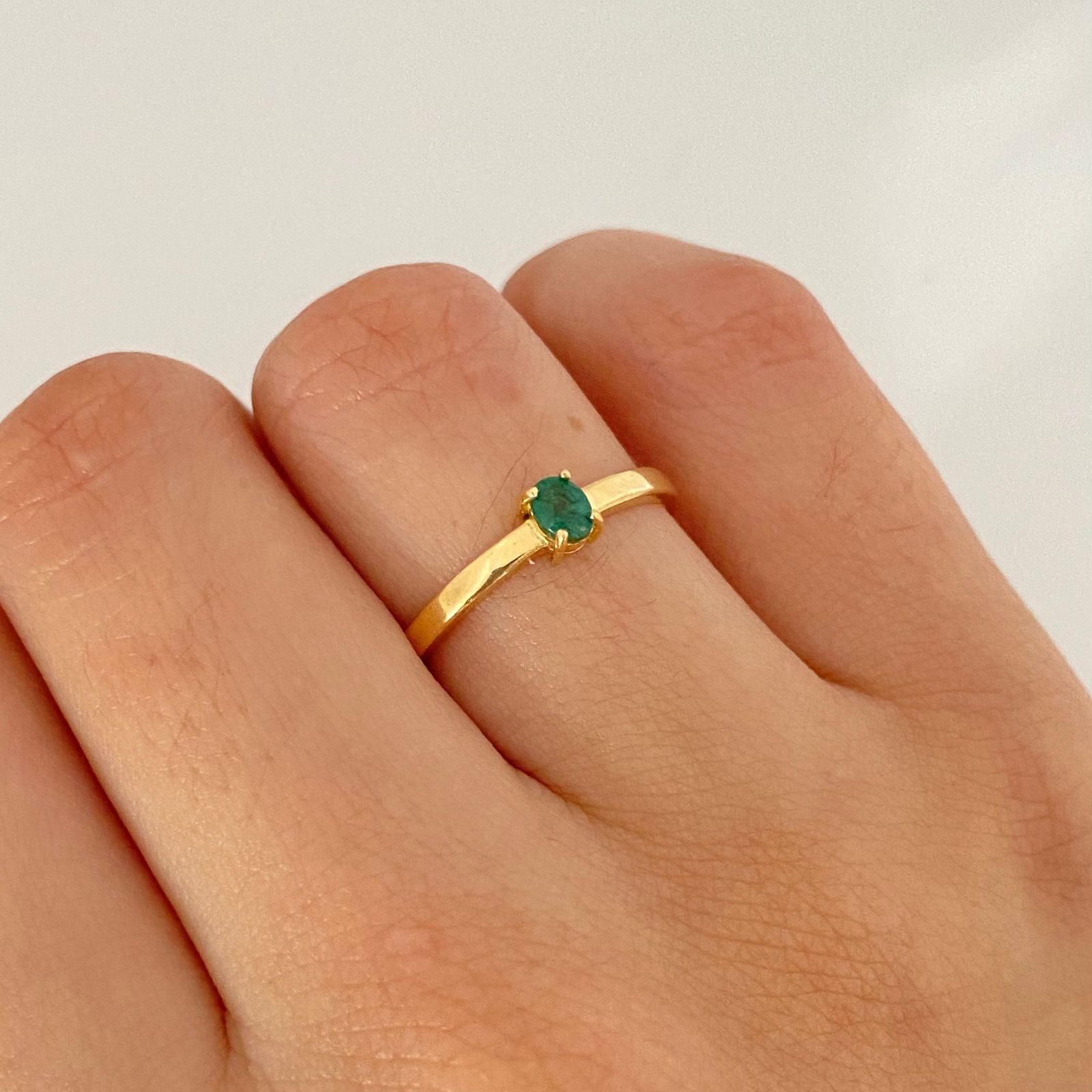 Anillo esmeralda ovalada / Talla 7 1/2 / 2,20 Gr