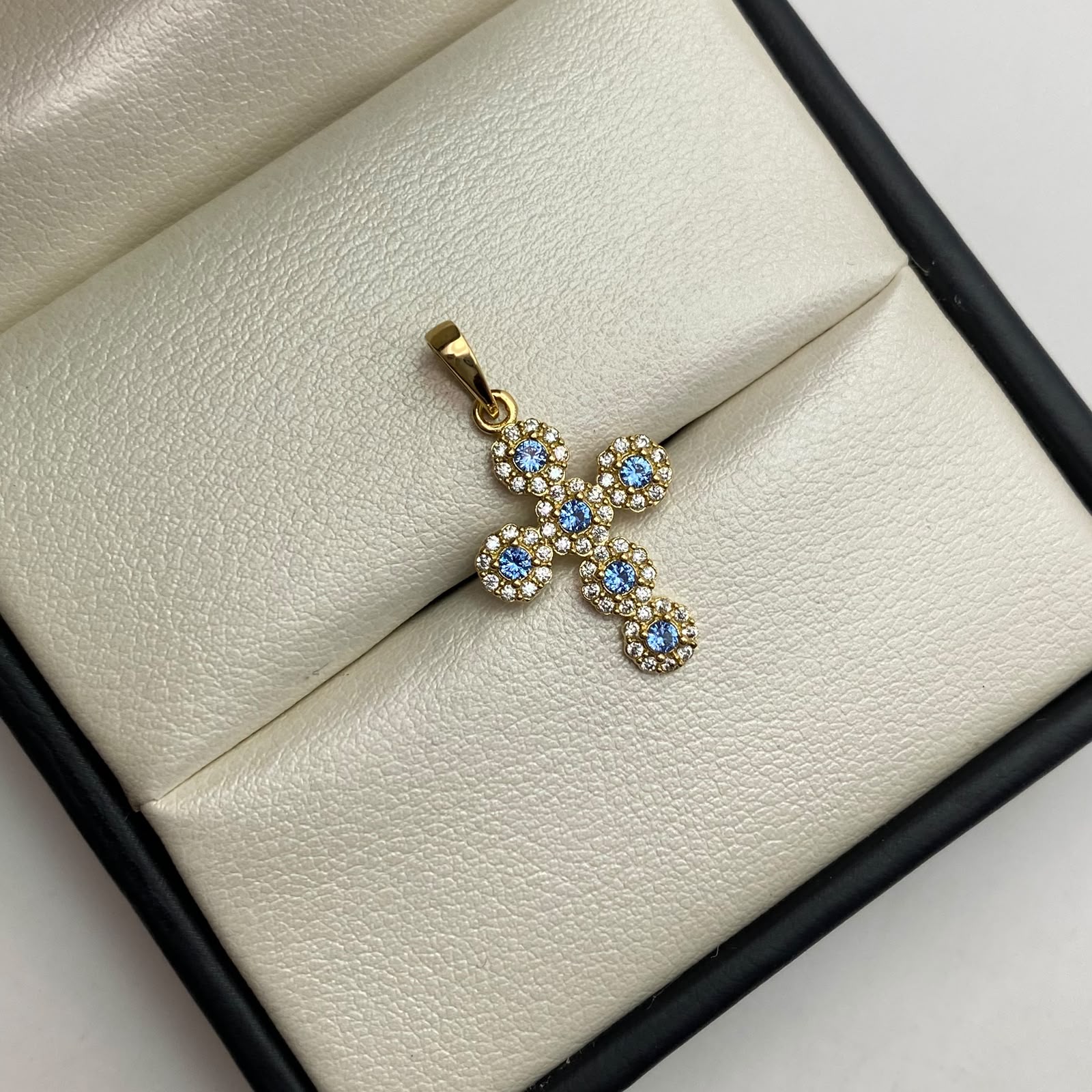 Dije cruz circulos circones azul cieloy blancos Oro amarillo 18k 1,5 Gr / 14,55 mm / 2,5 Cm