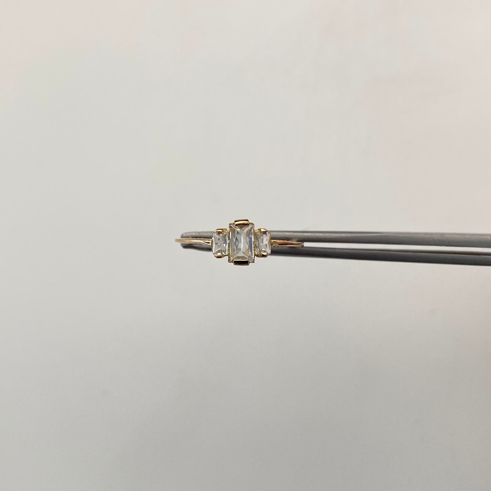 Anillo Solitario Oro amarillo 18k / Talla 6 / 0,9 Gr / 0,9 mm