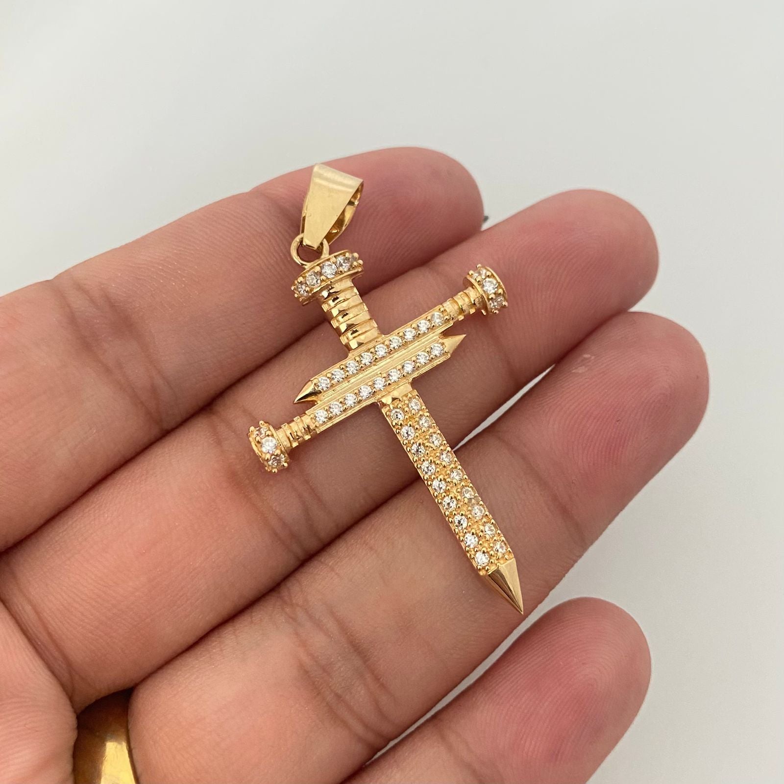 Dije cruz clavo casting blanco Oro amarillo 18k 4,25 Gr / 4,5 Cm