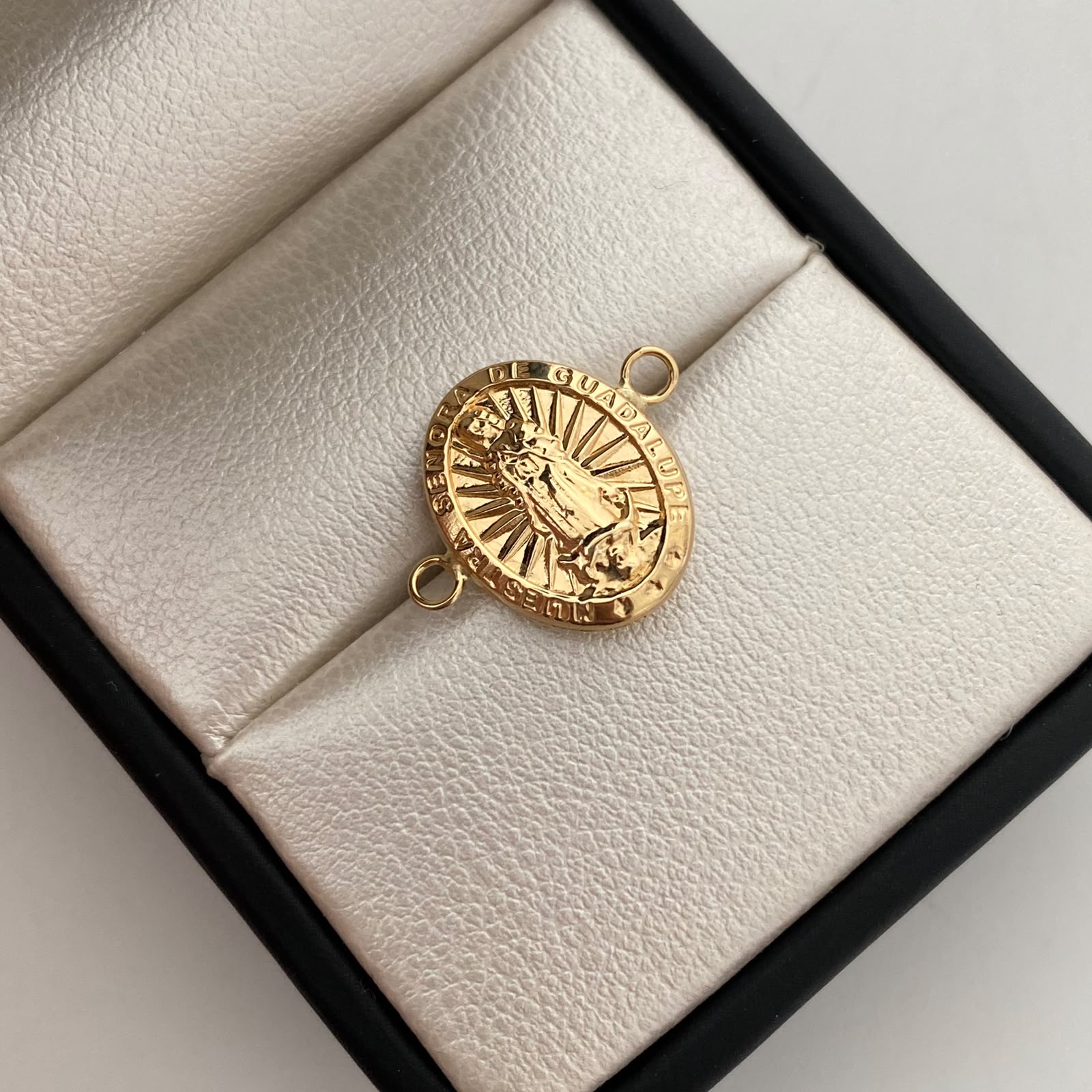 Herraje Virgen de Guadalupe Oro amarillo 18k 0,95 Gr / 1,7 Cm