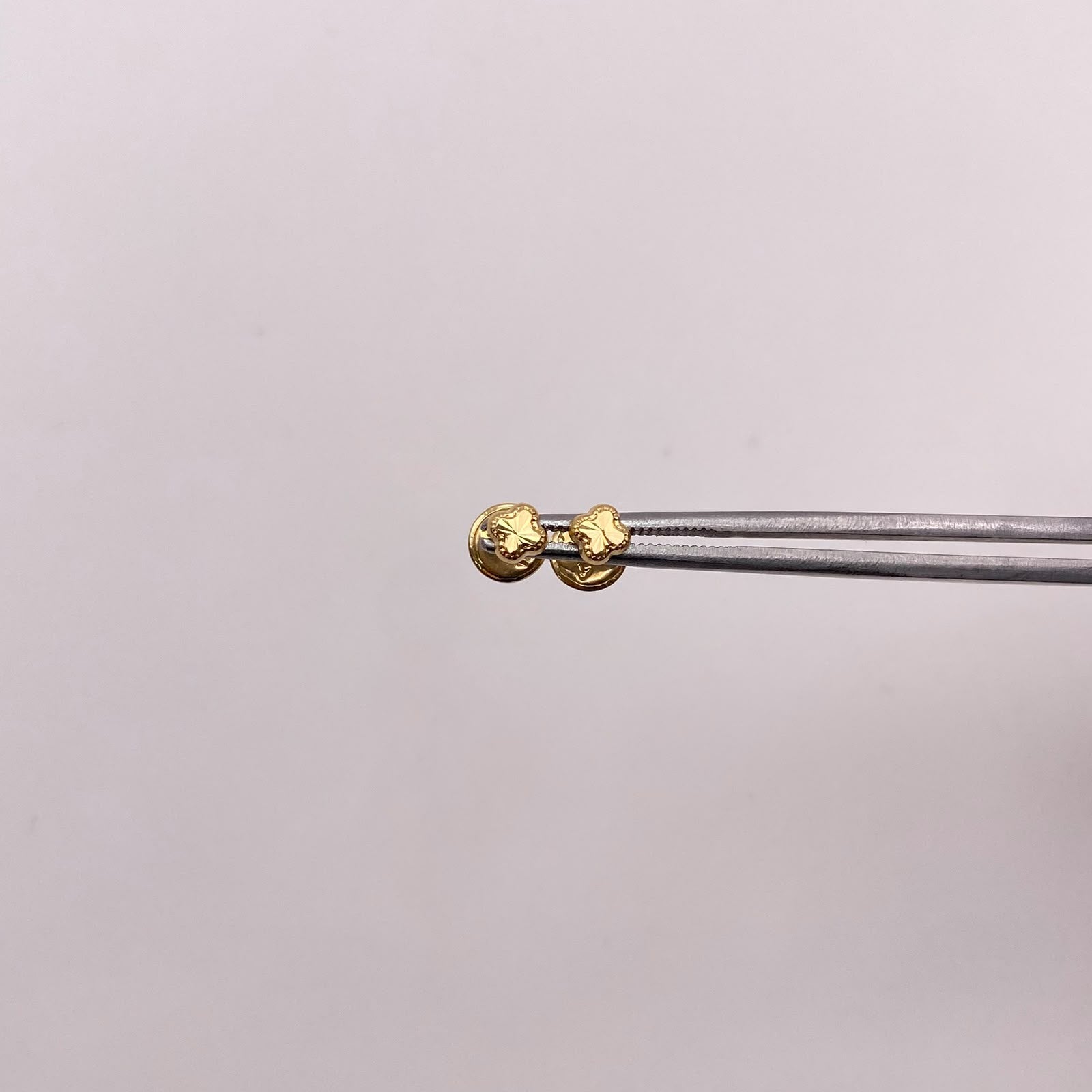 Topos Mini trebol diamantado Oro amarillo 18k 0,4 Gr / 3,6 mm