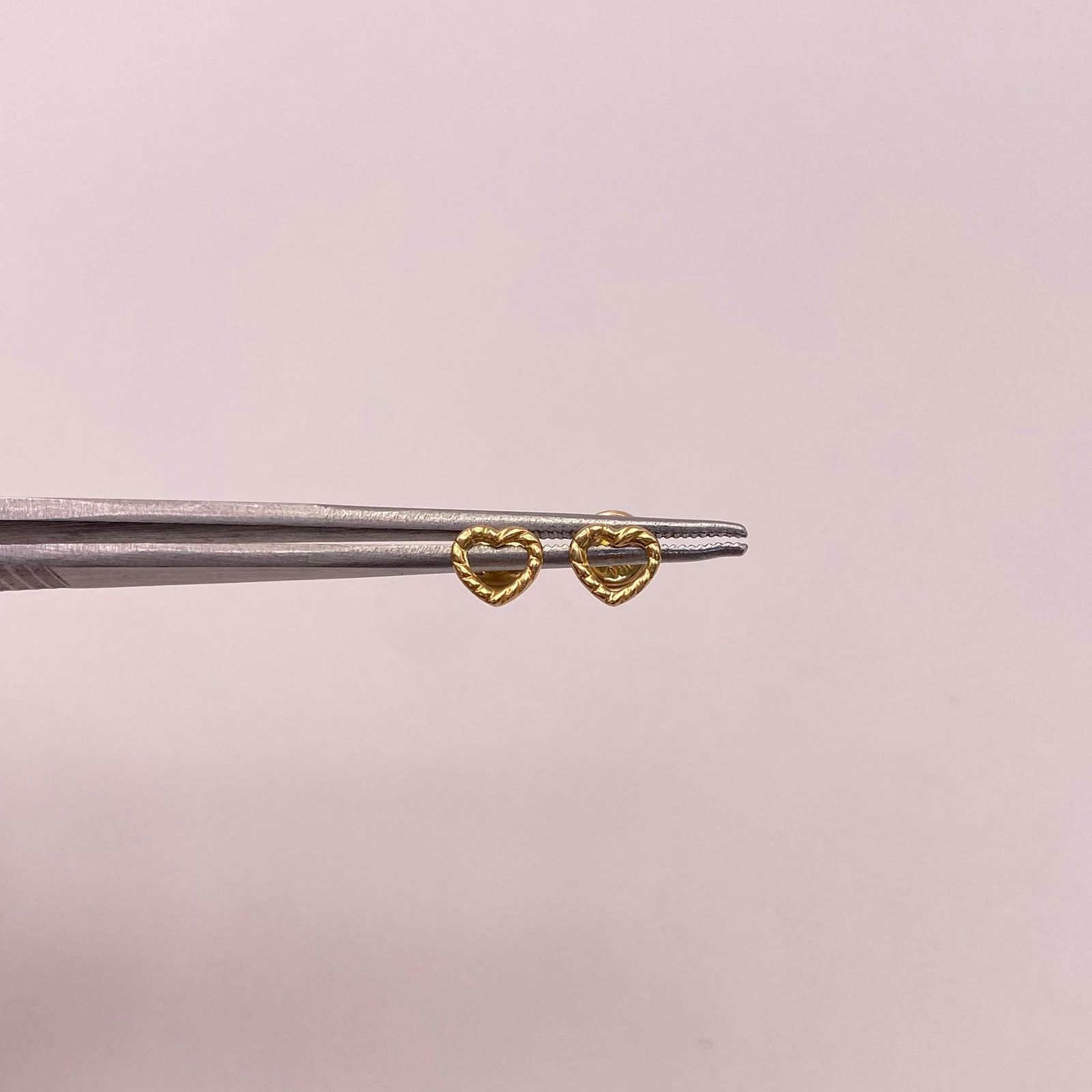 Topos silueta corazón diamantada Oro amarillo 18k 0,45 Gr / 6,10 mm