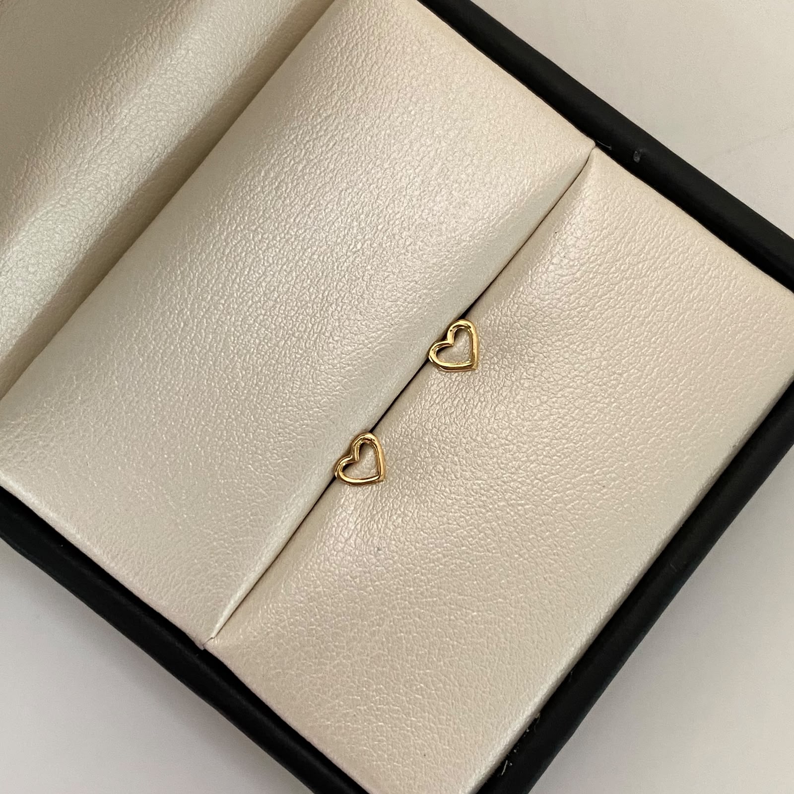 Topos silueta corazon liso  Oro amarillo 18k 0,5 Gr / 3 mm