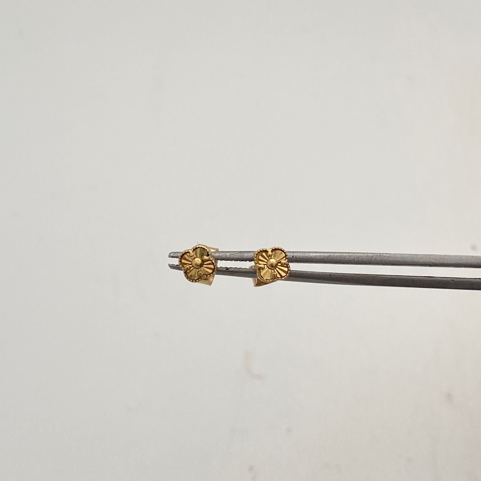 Topos It mini trebol diamantado  Oro amarillo 18k +2 / 1,05 Gr / 4,25 mm