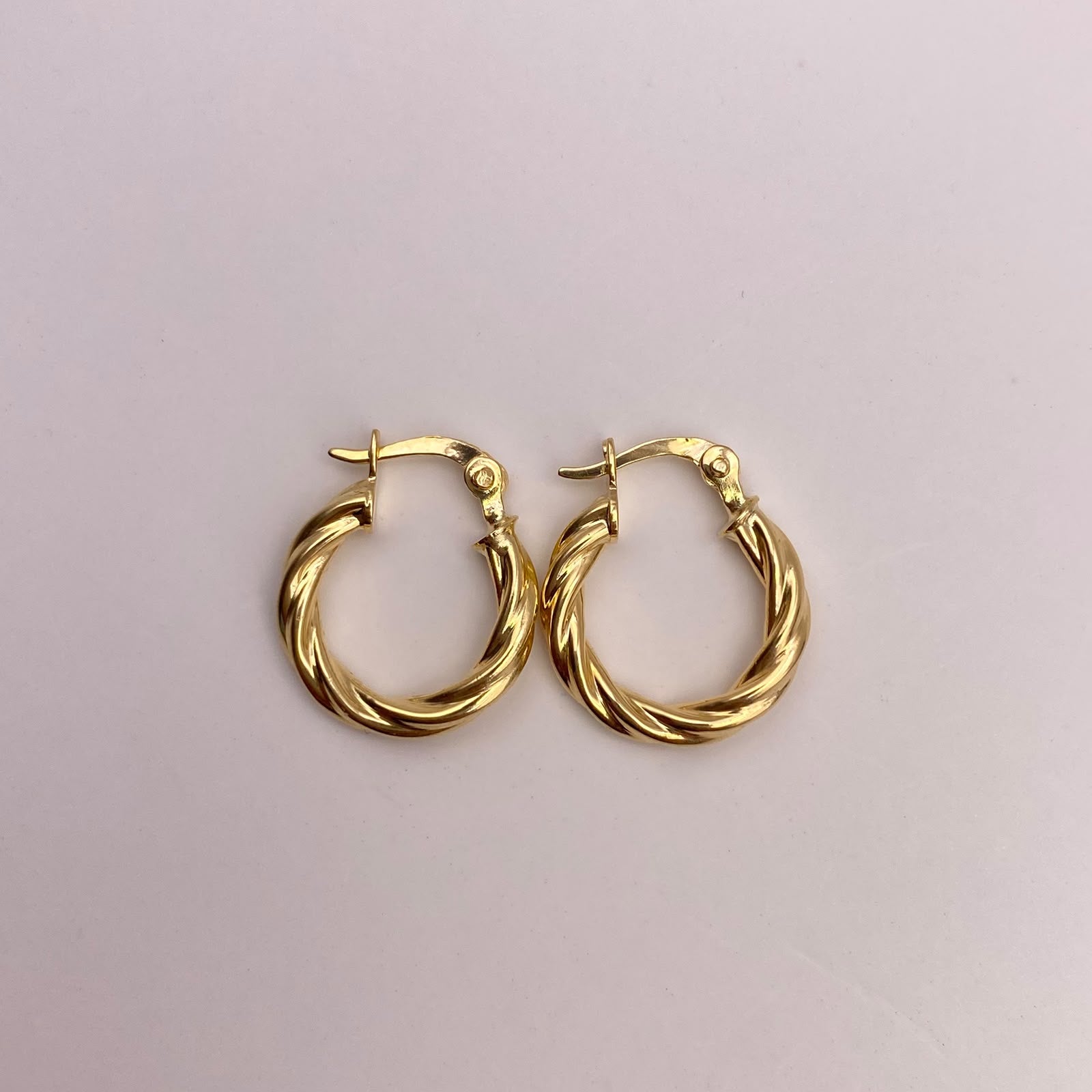 Candonga entorchada Oro amarillo 18k 1,28 Gr / 1,5 Cm