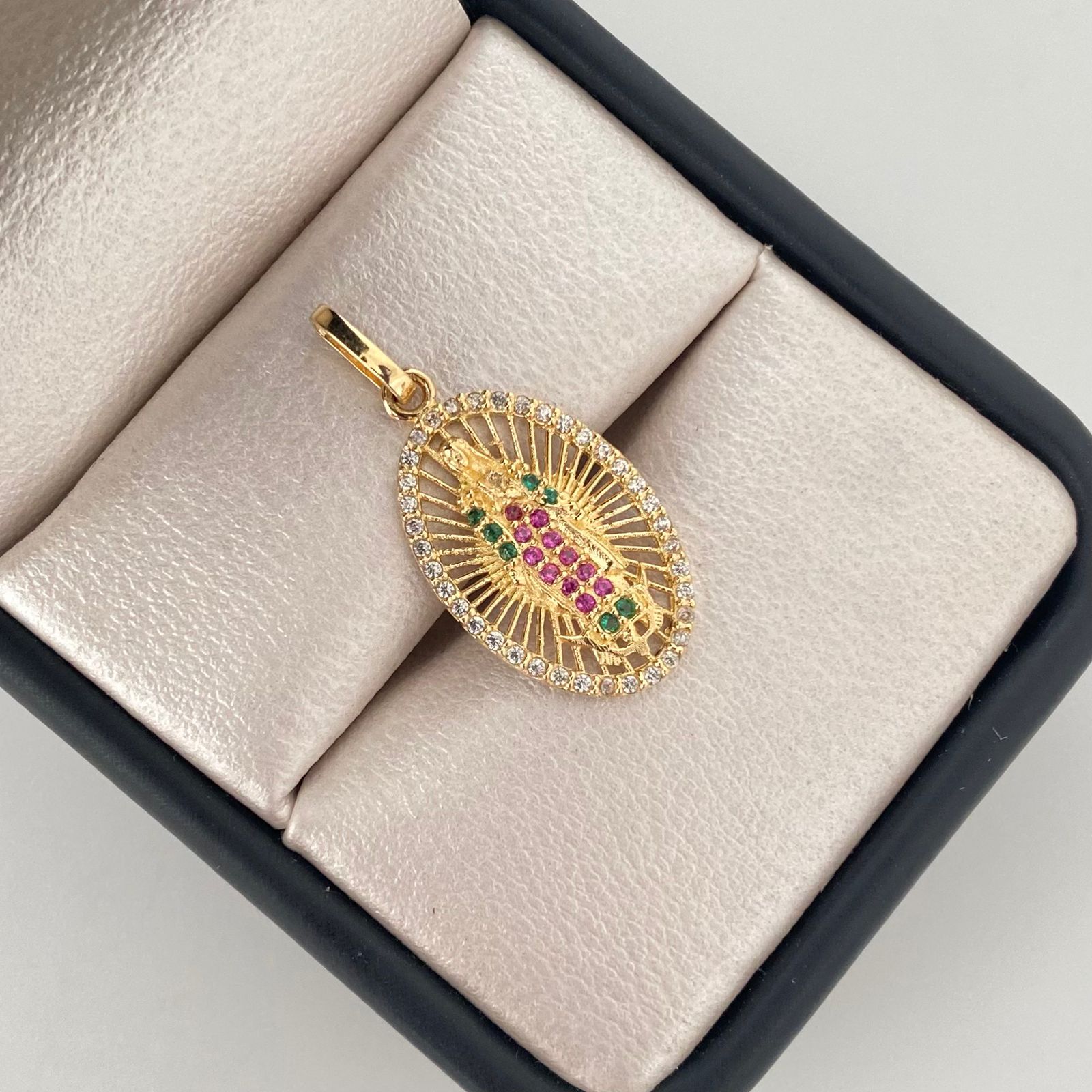 Dije virgen de guadalupe con circones multicolor  Oro amarillo 18k 2 Gr / 2,8 Cm