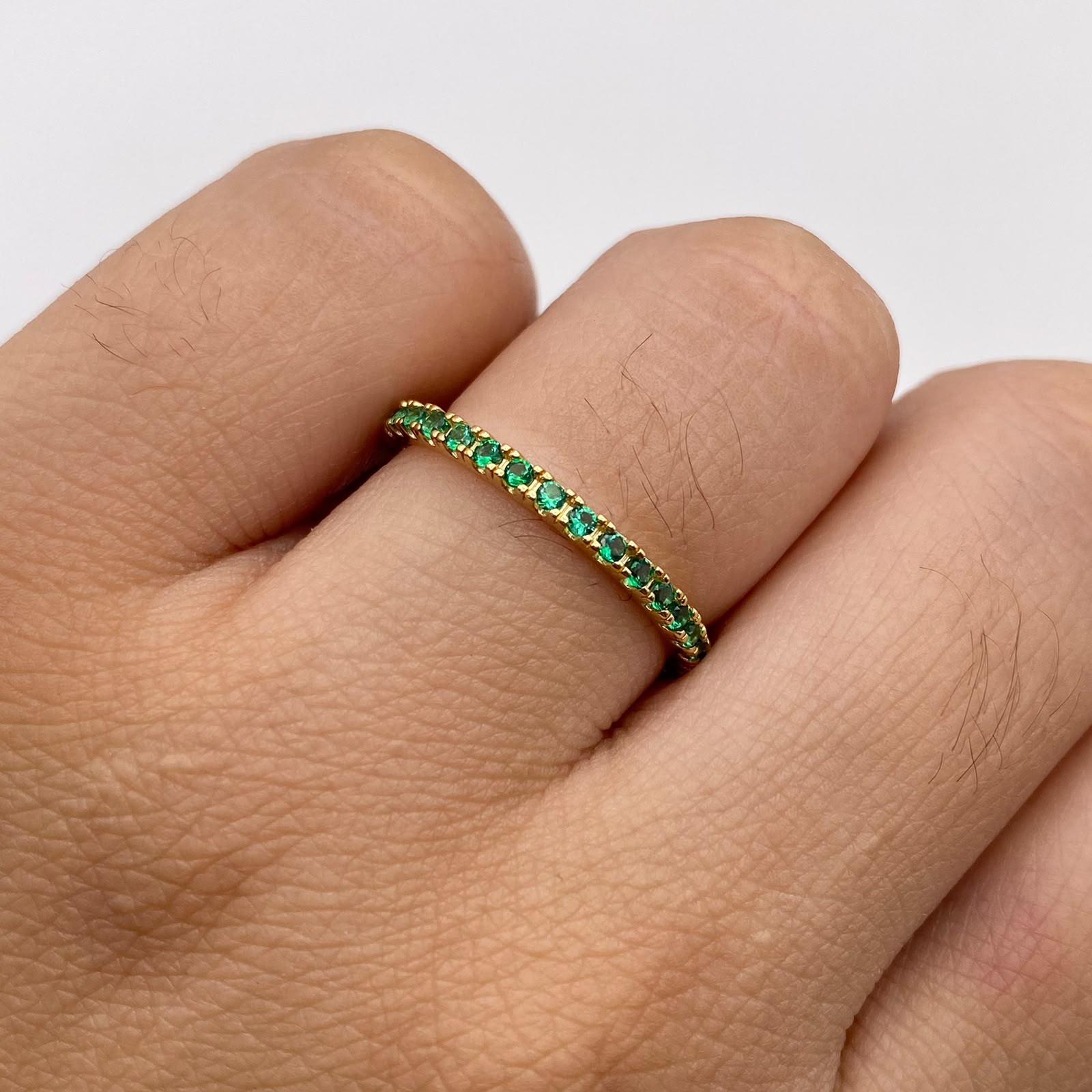 Anillo churumbela circones verdes Oro amarillo 18k / Talla 7 1/2 / 1,85 Gr / 1,95 mm