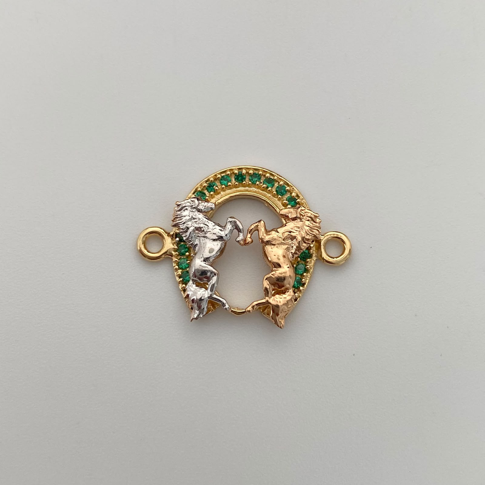 Herraje Caballos Casting Verde Tres oros 18k 2,9 Gr / 1,6 Cm