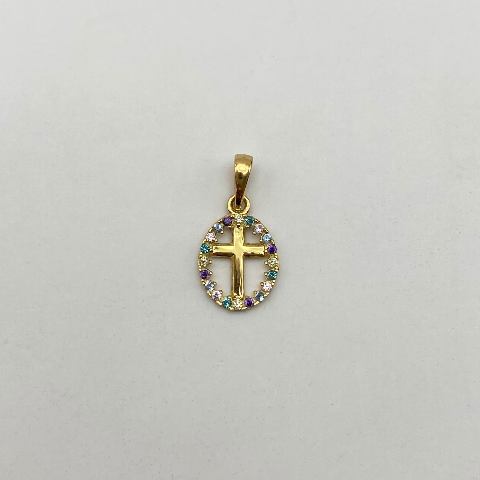 Dije  silueta cruz central circones multicolor Oro amarillo 18k 0,75 Gr / 9,35 mm / 2 Cm