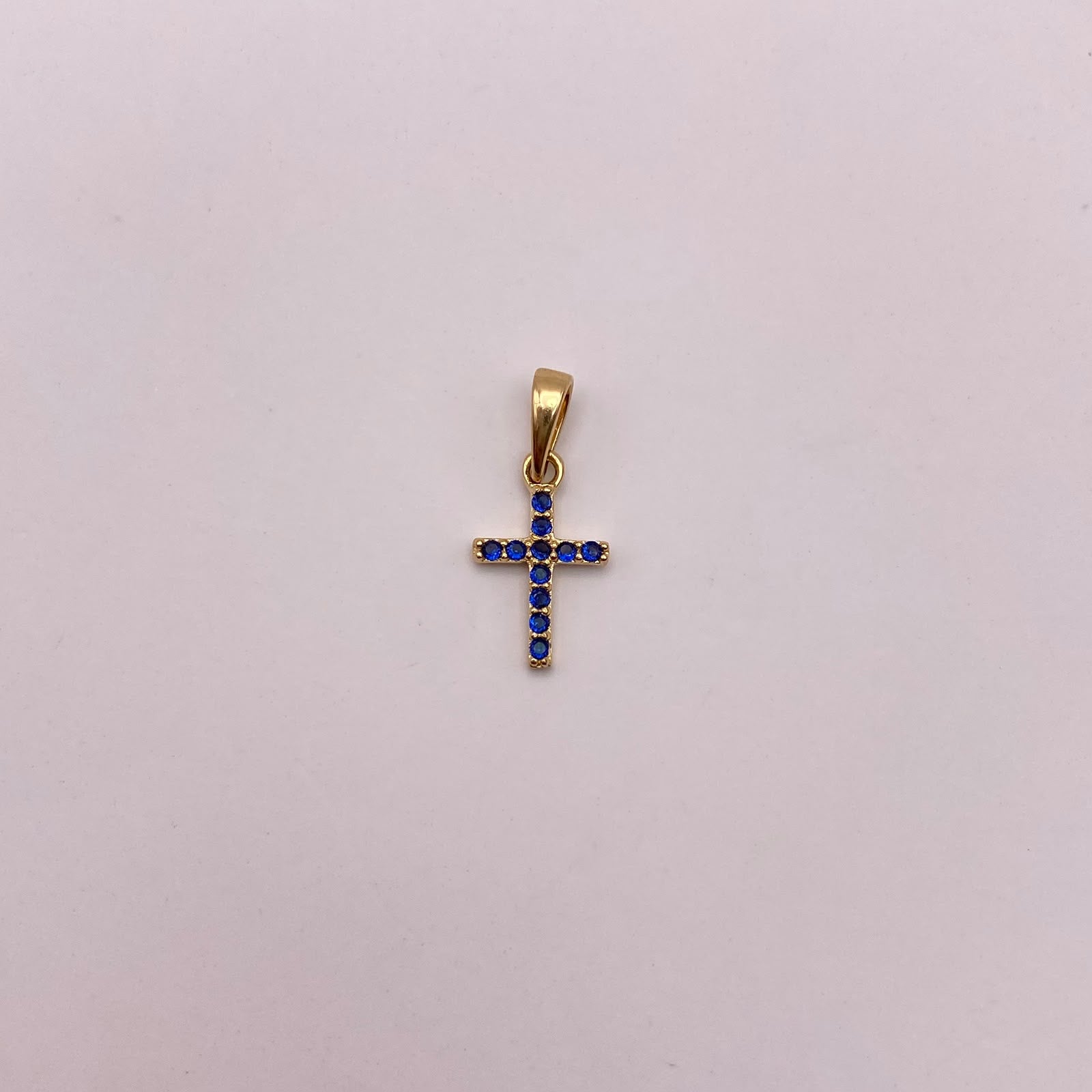 Dije mini cruz circones azul rey Oro amarillo 18k 0,55 Gr / 7,78 mm / 1,5 Cm