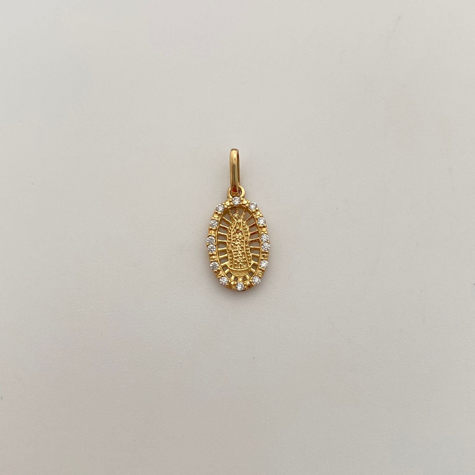 Dije Virgen de guadalupe circones blancos Oro amarillo 18k 1,25 Gr / 9,3 mm / 2 Cm