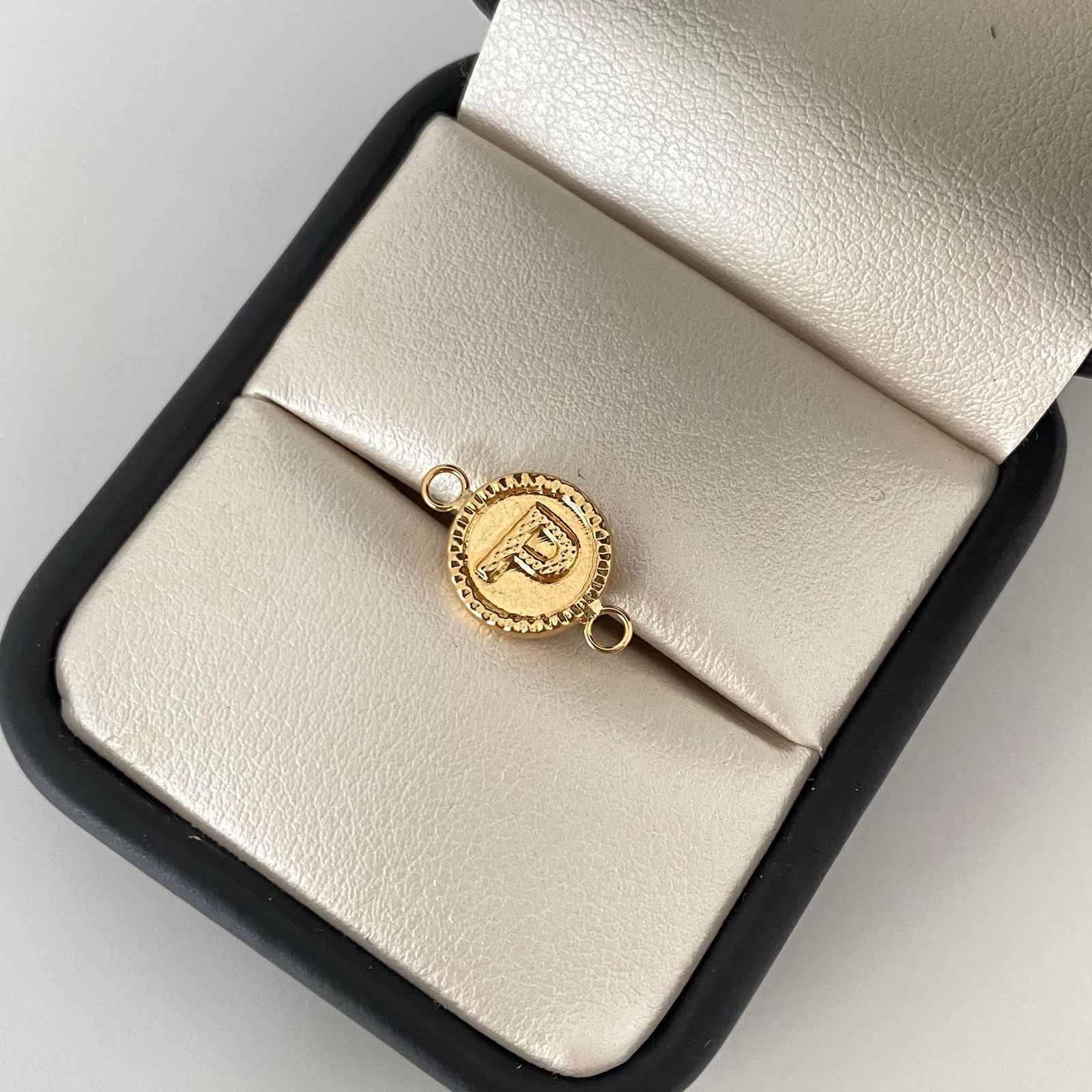 Herraje letra P Oro amarillo 18k 0,65 Gr / 1,5 Cm