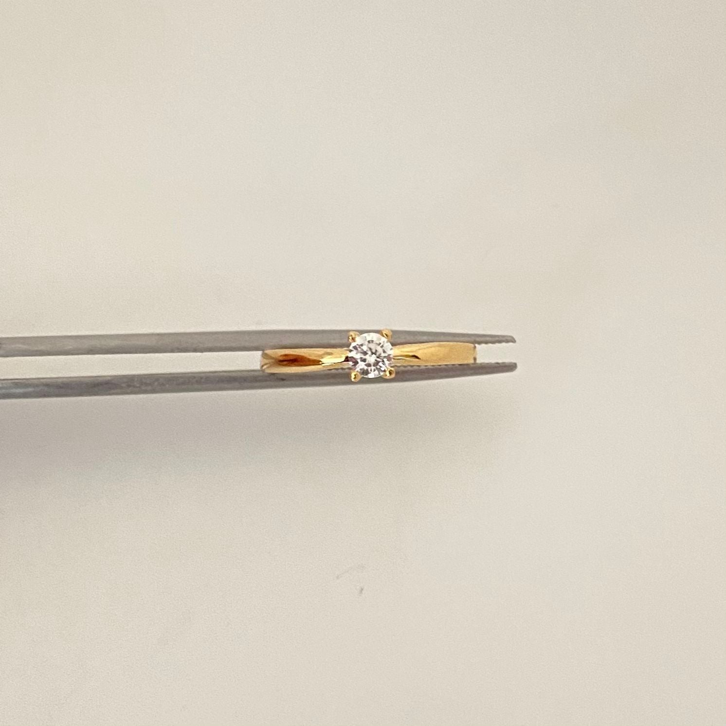 Anillo solitario circon blanco Oro amarillo 18k / Talla 6 / 1,10 Gr