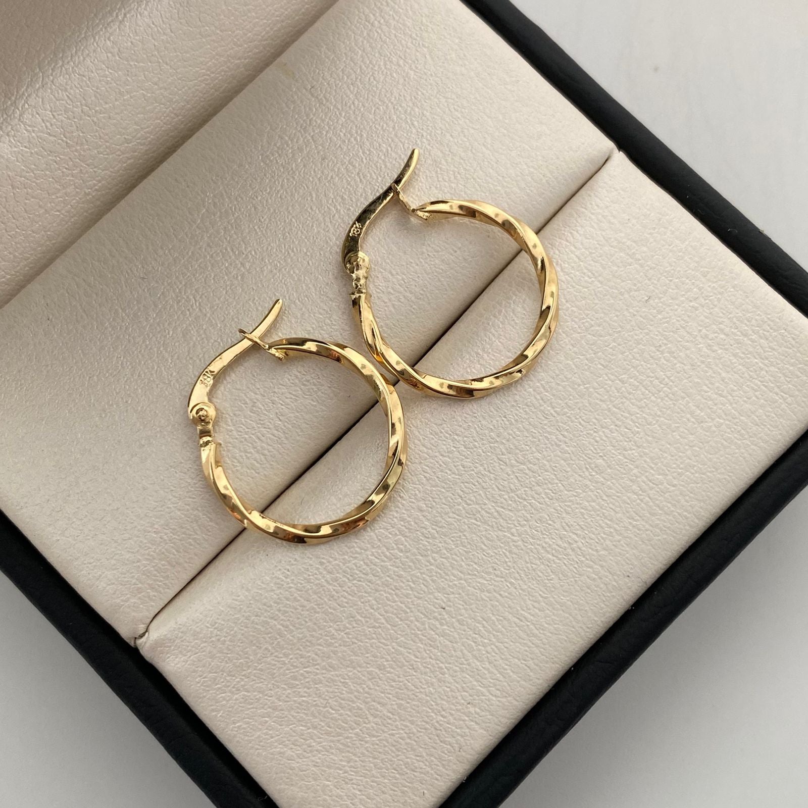 Candonga Entorchada Oro amarillo 18k 1,05 Gr / 2 Cm