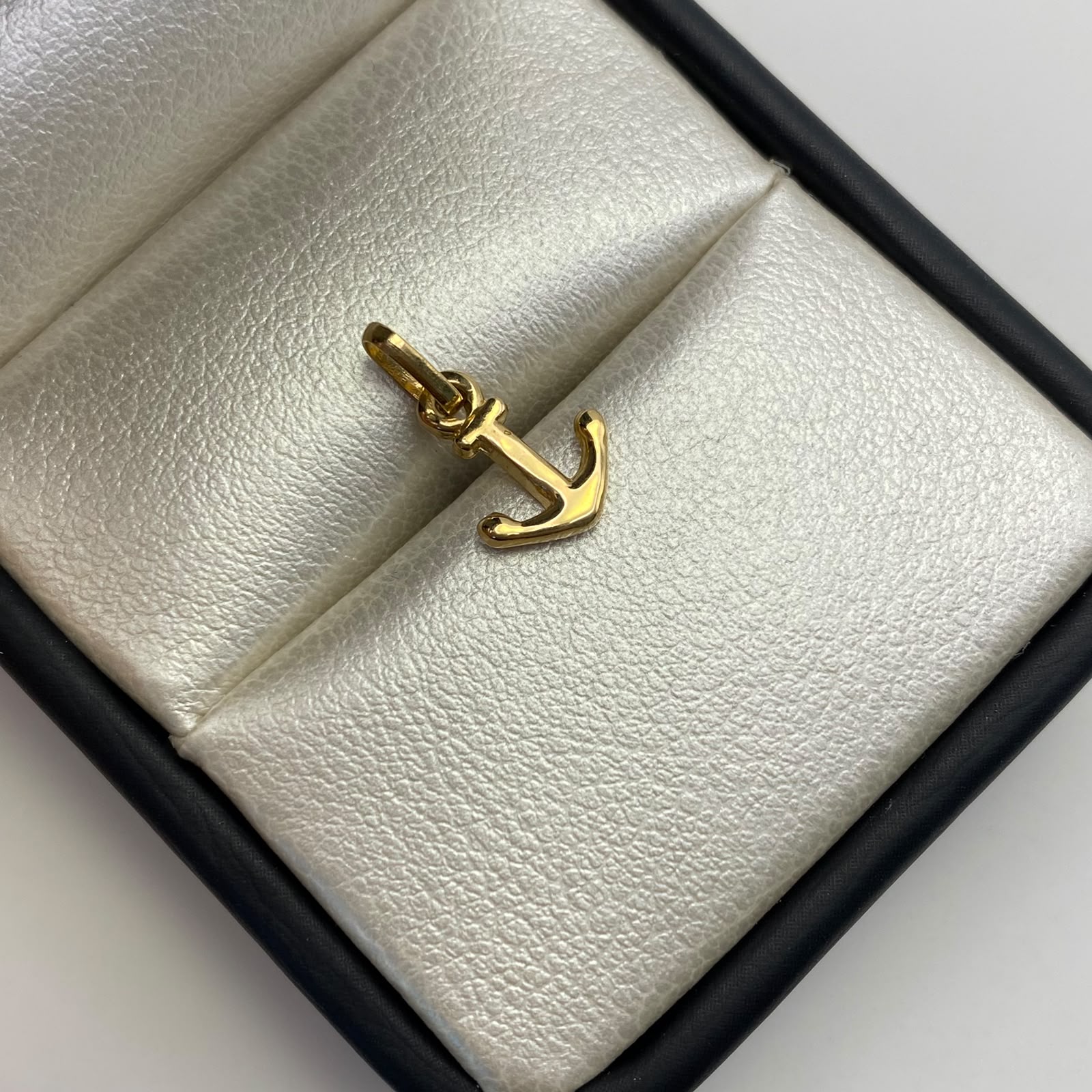 Herraje Ancla lisa Oro amarillo 18k 0,9 Gr / 8,6 Cm
