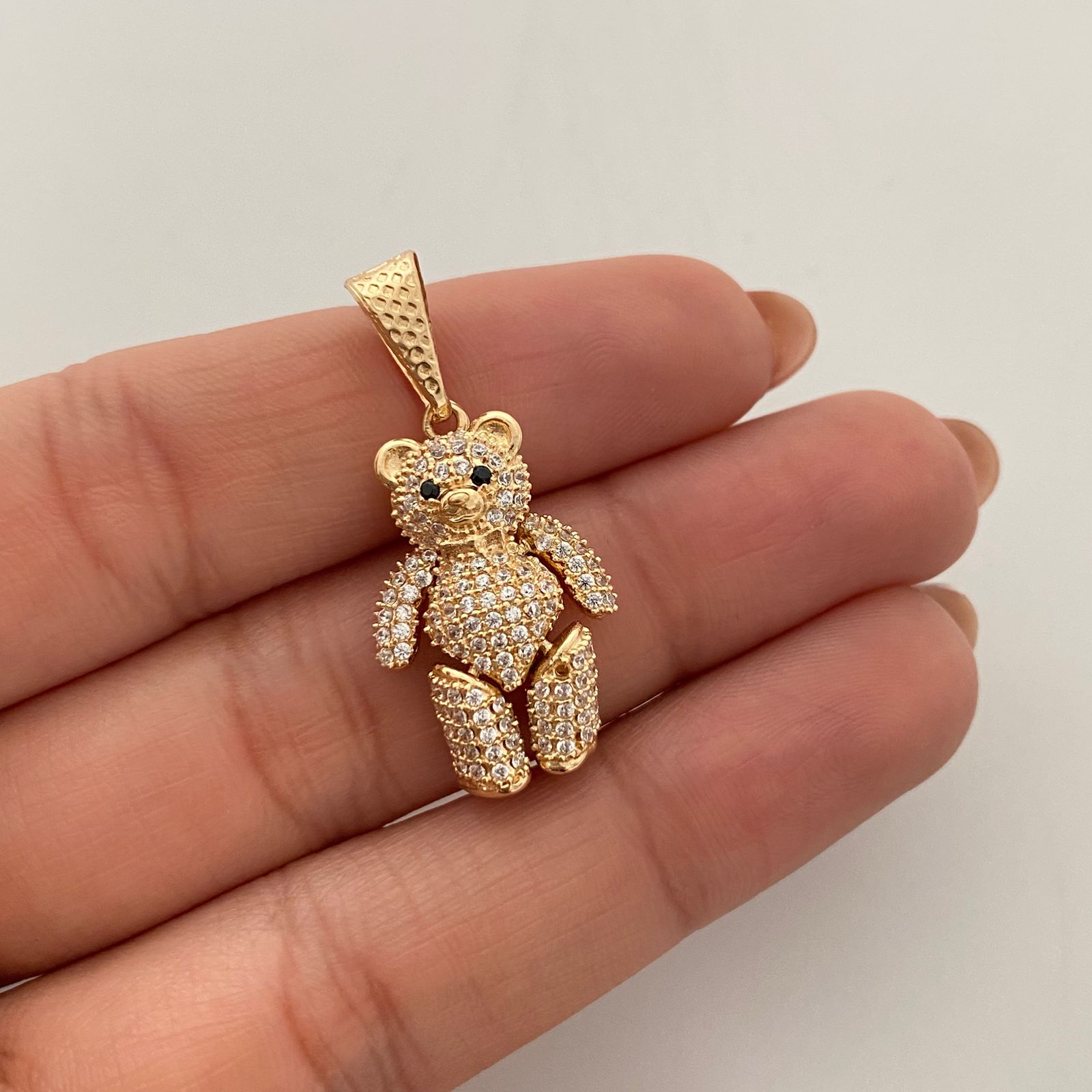 Dije oso articulado con circones blancos y negros  Oro amarillo 18k 5,4 Gr / 15,4 mm / 3,1 Cm